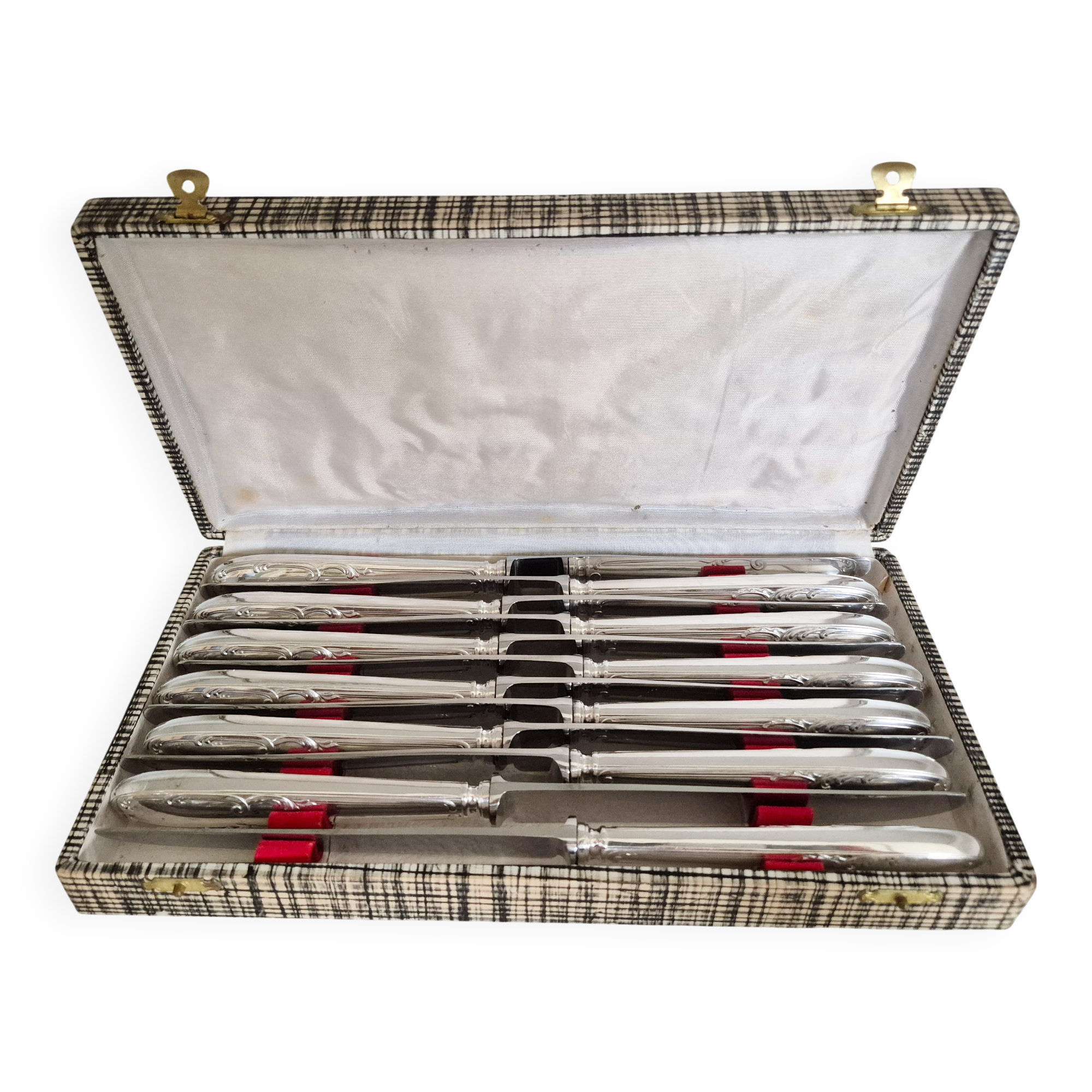 Lot de 12 couteaux de table , manches métal argenté, style Louis XVI