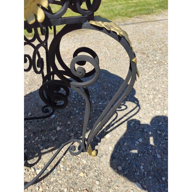 19th-century butcher's table made of wrought iron and twisted.