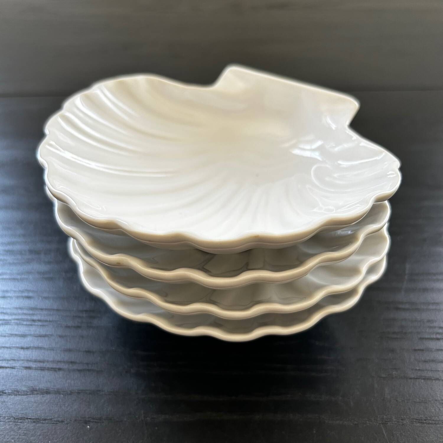 Set of 4 shell-shaped bowls