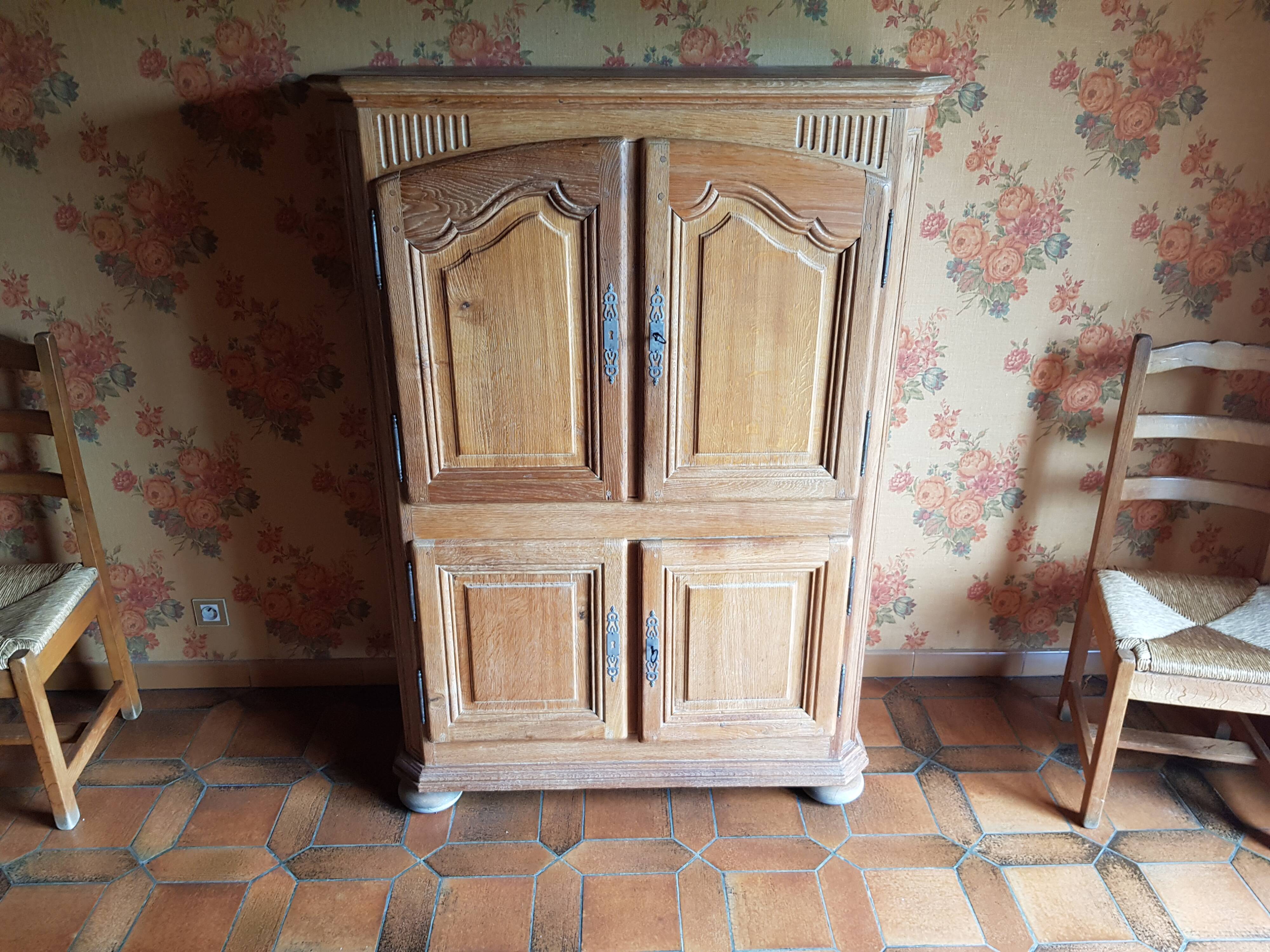 Bahut high raw oak 80s by local carpenter