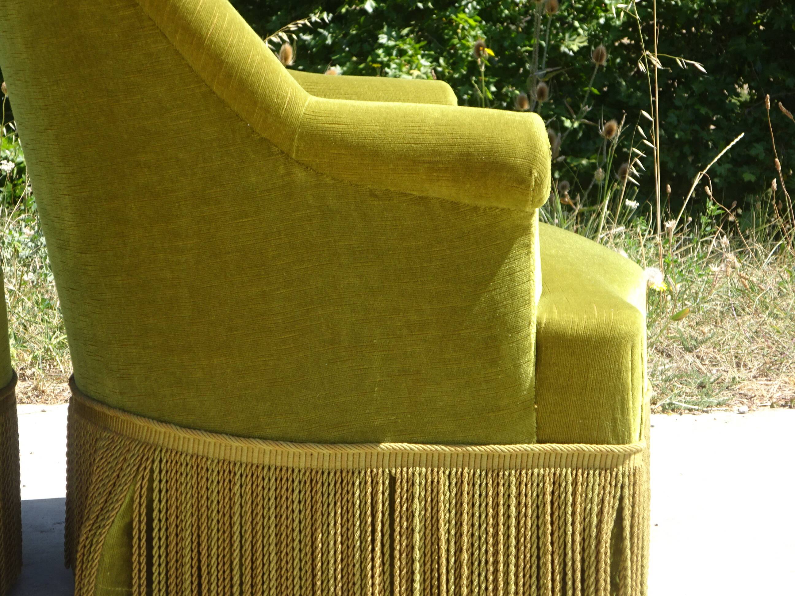Paire de fauteuils crapauds en velours vert