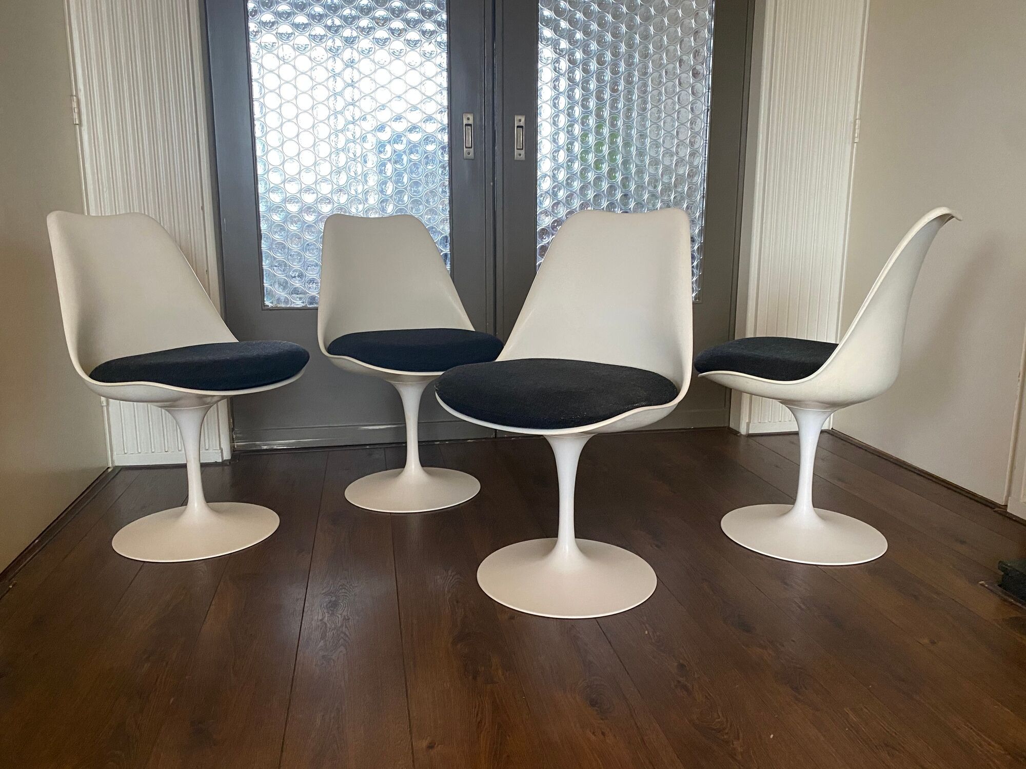 115 Tulip dining chairs by Eero Saarinen for Knoll Inc. / Knoll International