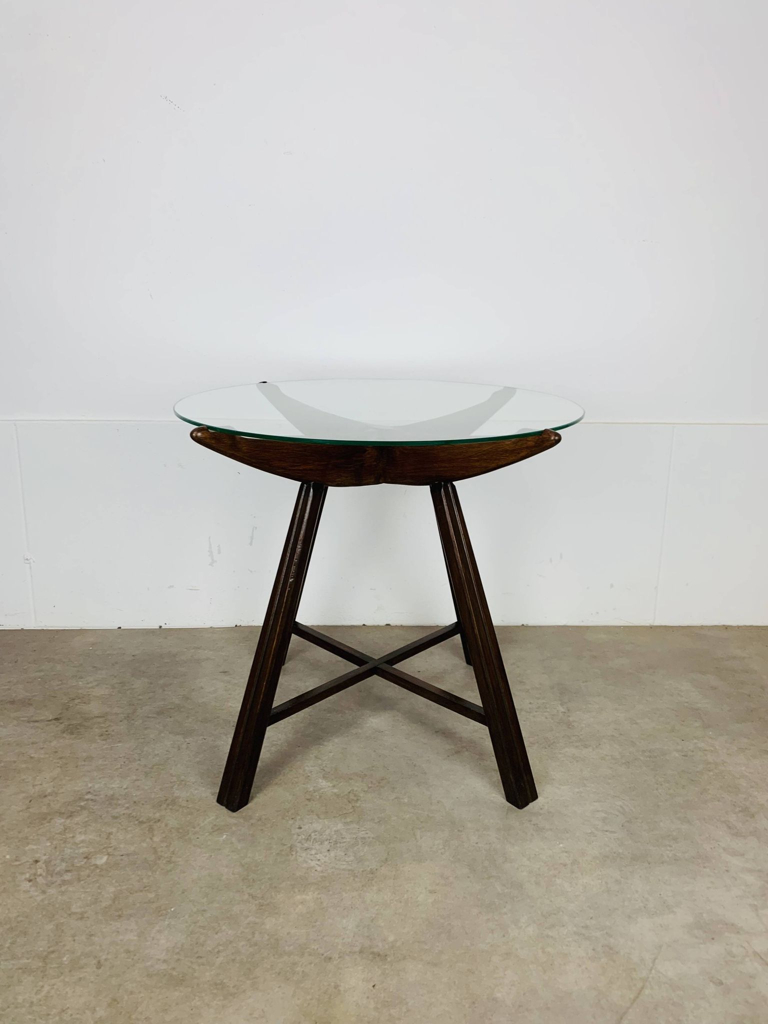 Table d’appoint en bois et verre, Italie, années 60, guéridon