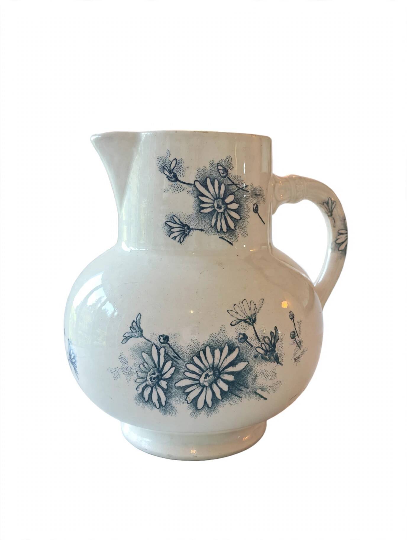 Antique water jug in ironstone, Sarreguemines, decorated with blue daisies.