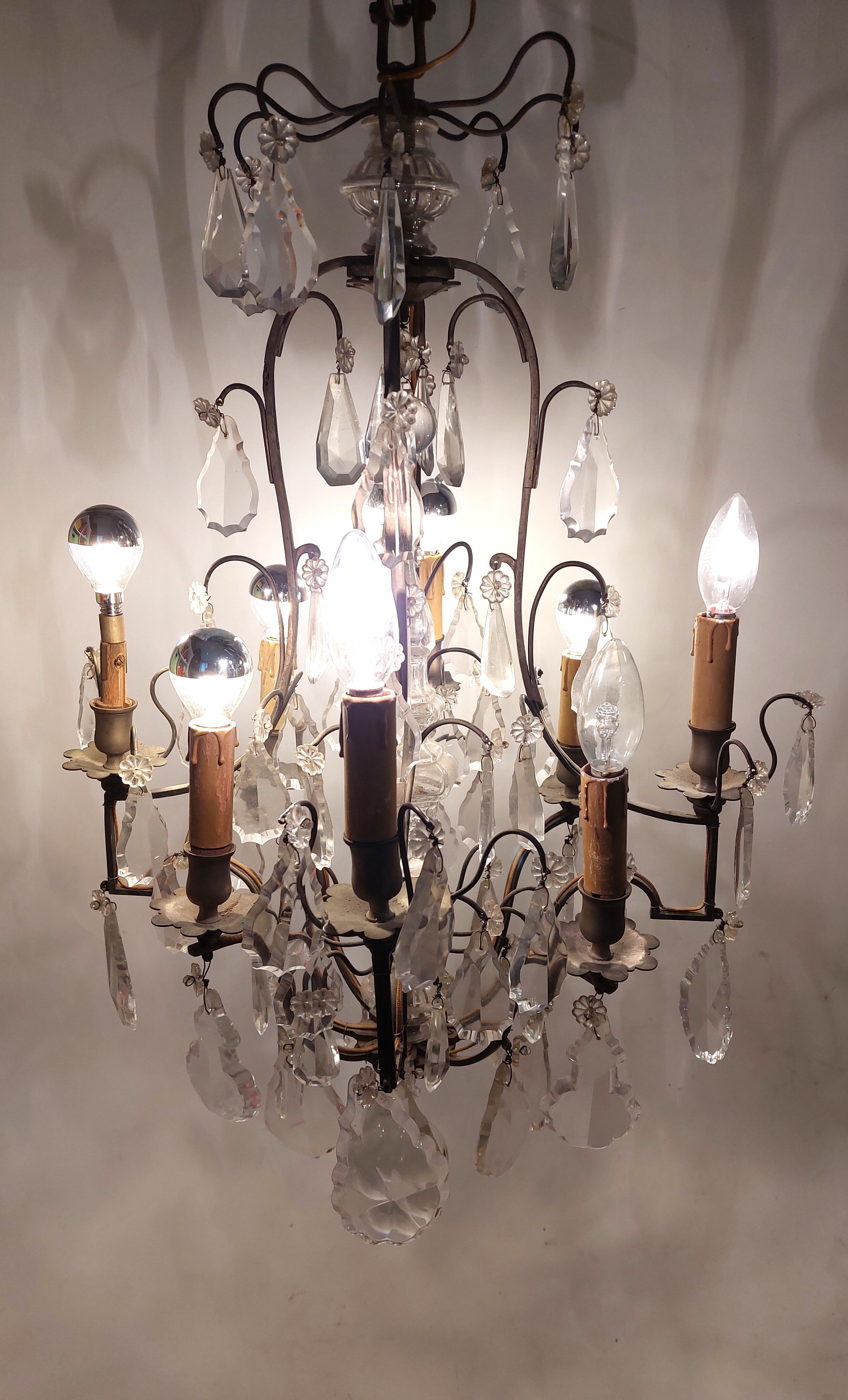 Neoclassical bronze chandelier with 8 lights, tassels and dagger