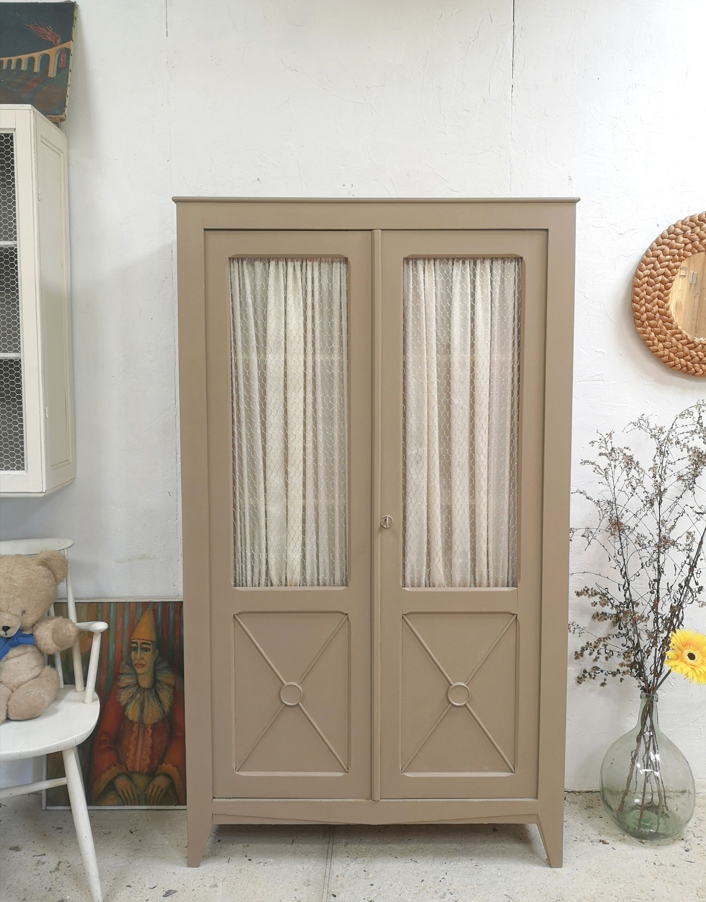 Showcase library cabinet linen patina gustavien shabby