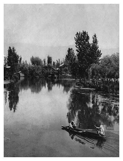 Pirogue in Kashmir