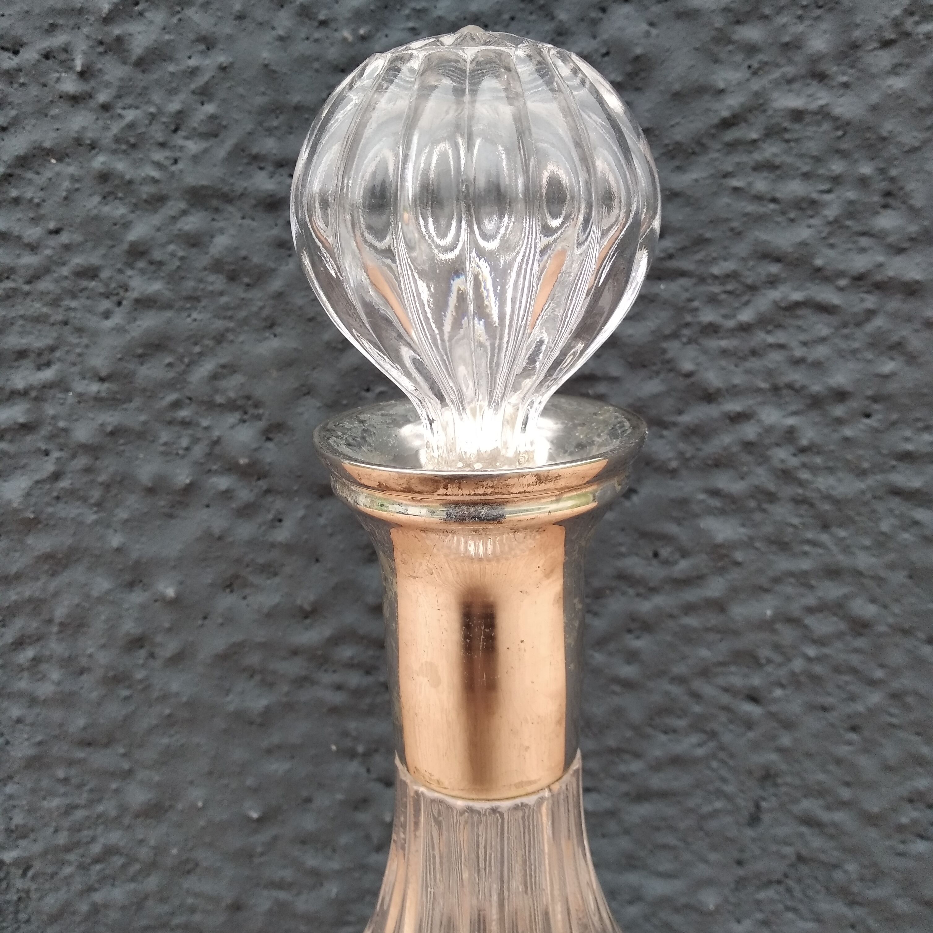 Carafe à vin verre et métal argenté
