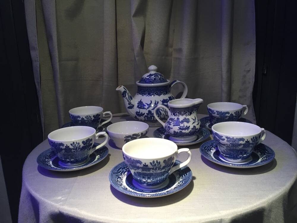 Churchill england blue and white tea service japanese patterns
