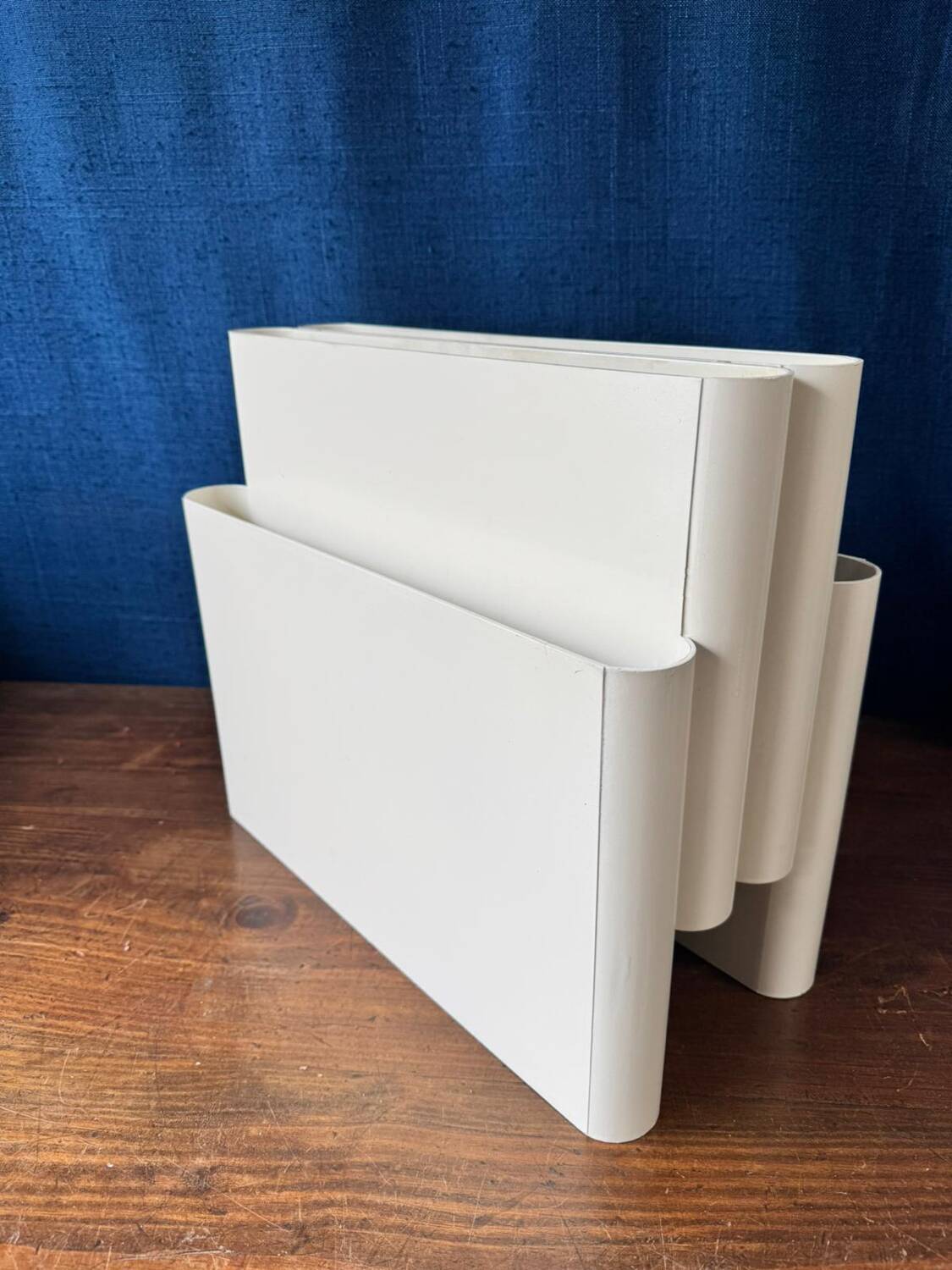 Kartell vintage magazine rack / bookcase – Design Giotto Stoppino