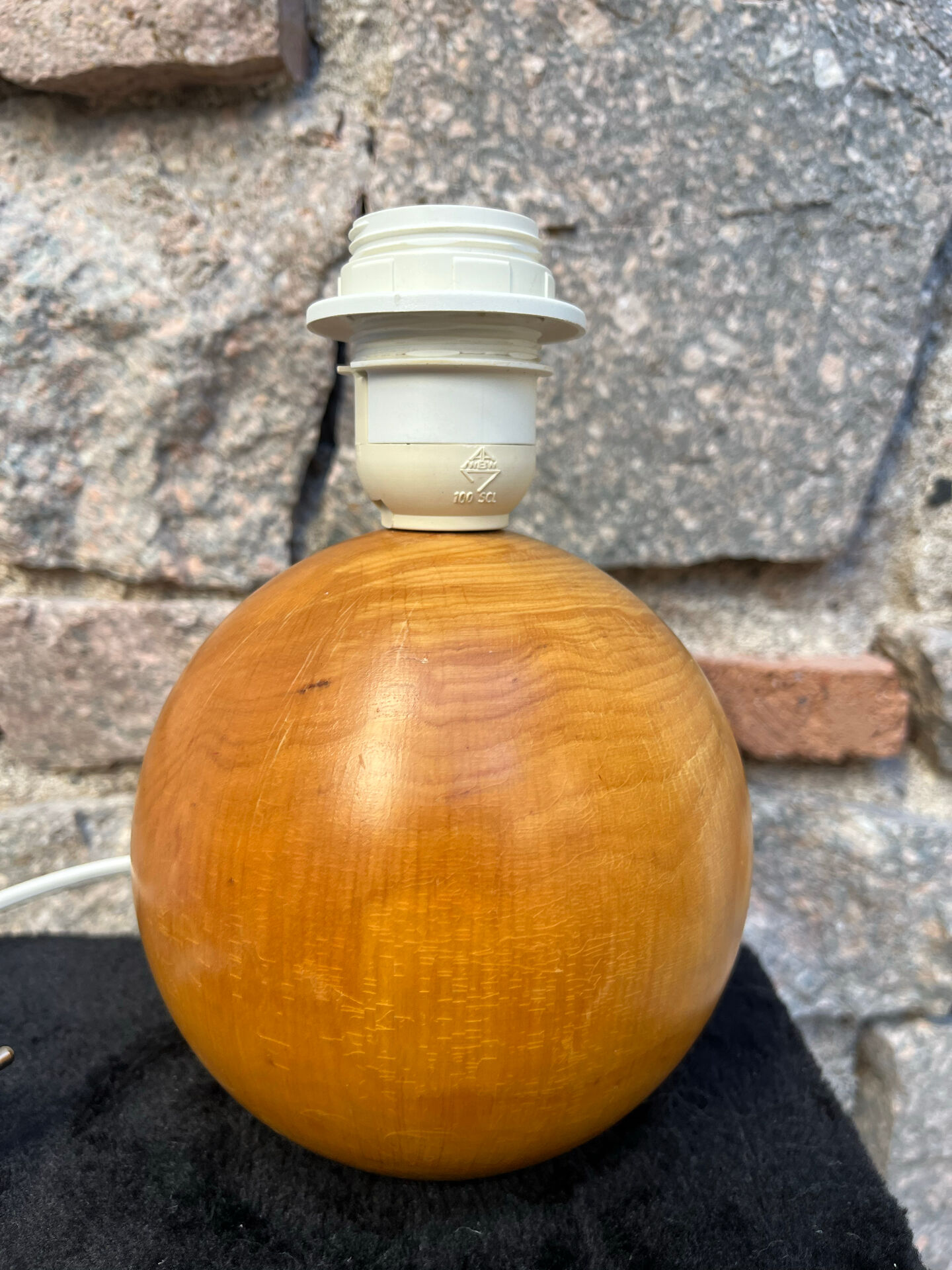 Pied de lampe boule bois massif années 80