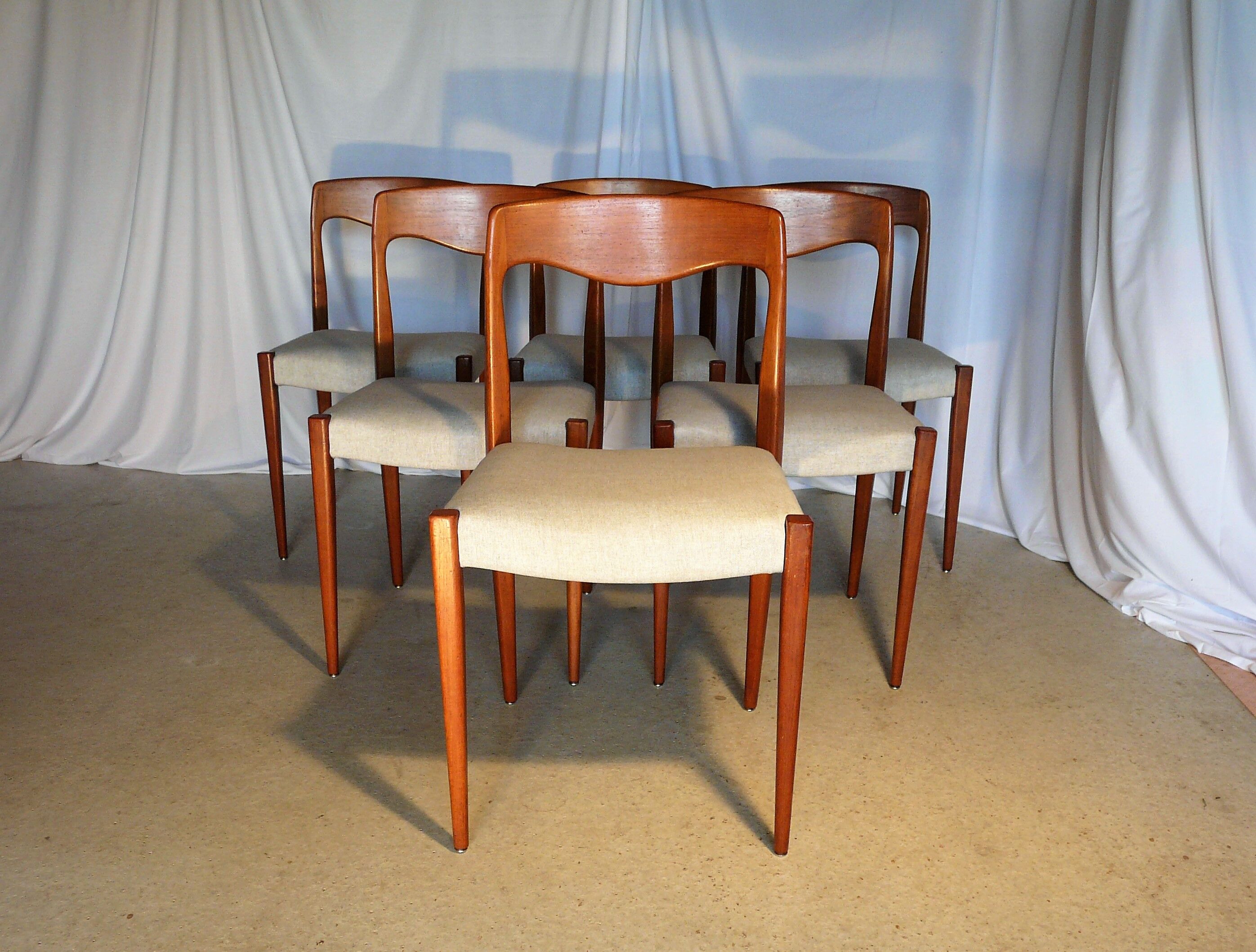Set of 6 scandinavian teak chairs