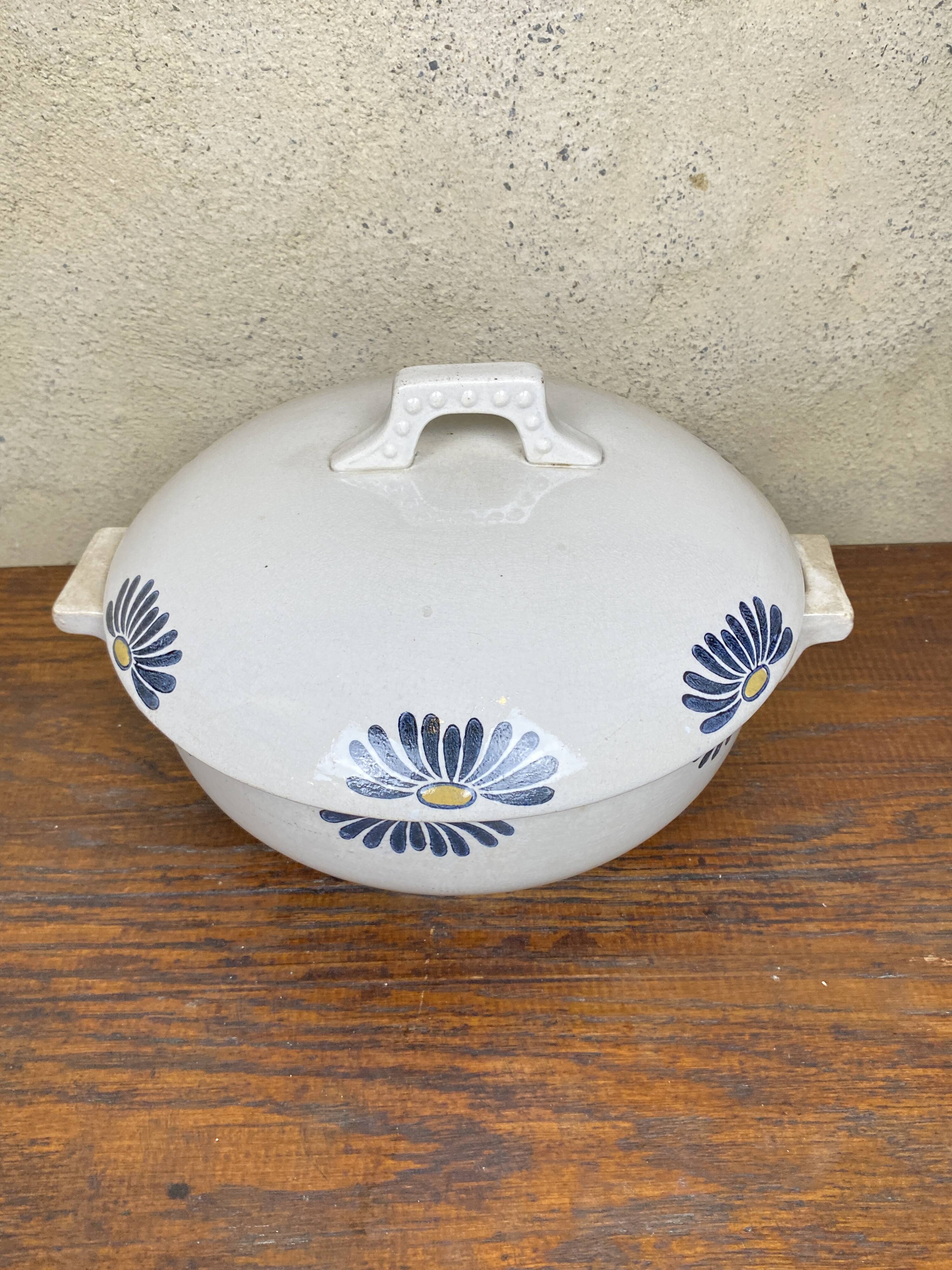 Large art deco tureen in Somain earthenware, mushroom lid