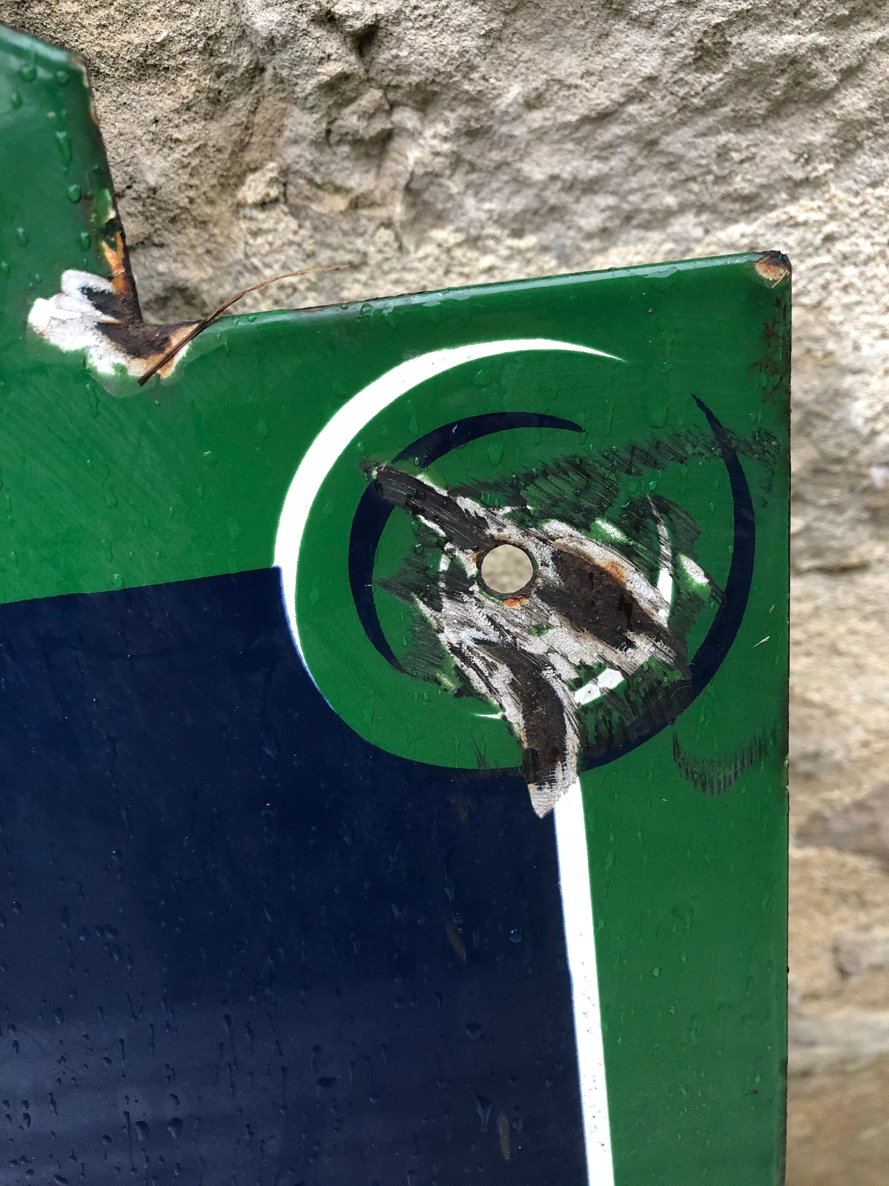 Enamelled sheet metal plate