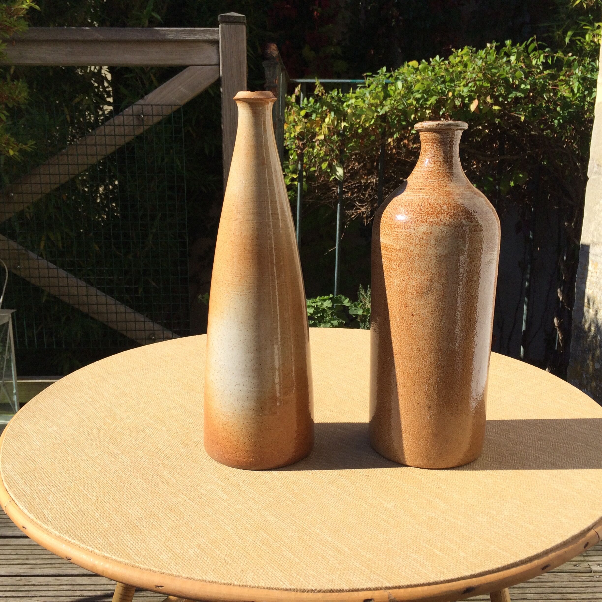 Bottle in sandstone or doilies