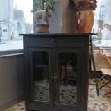 Parisian buffet revisited in black