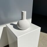 Handmade soliflore drop vase in terracotta painted white h:20 d:15