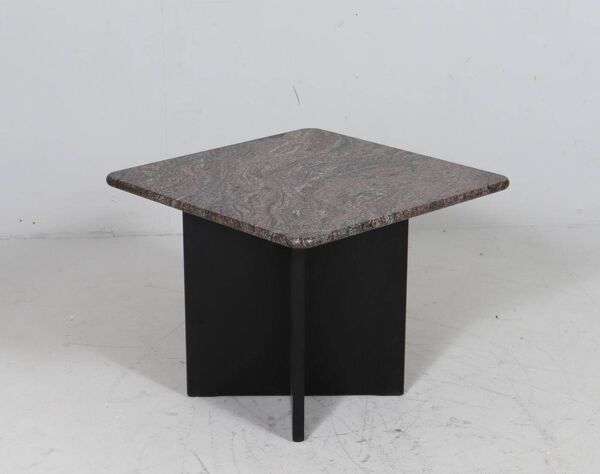 Table basse en granit et bois, Italie, années 1980.