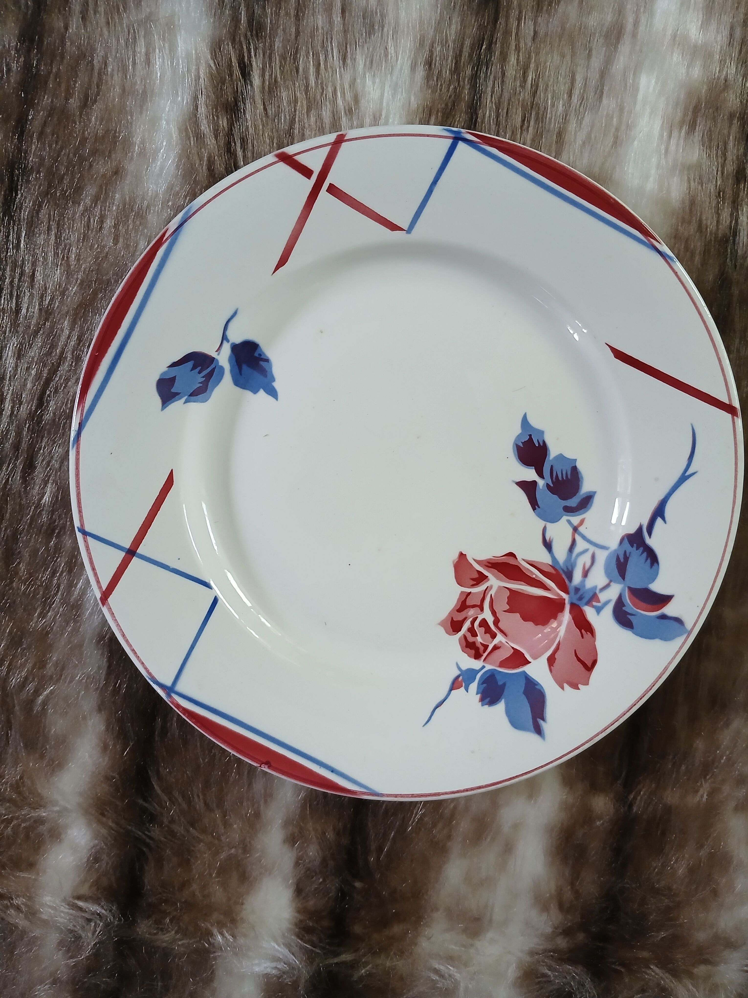 6 mismatched antique dinner plates