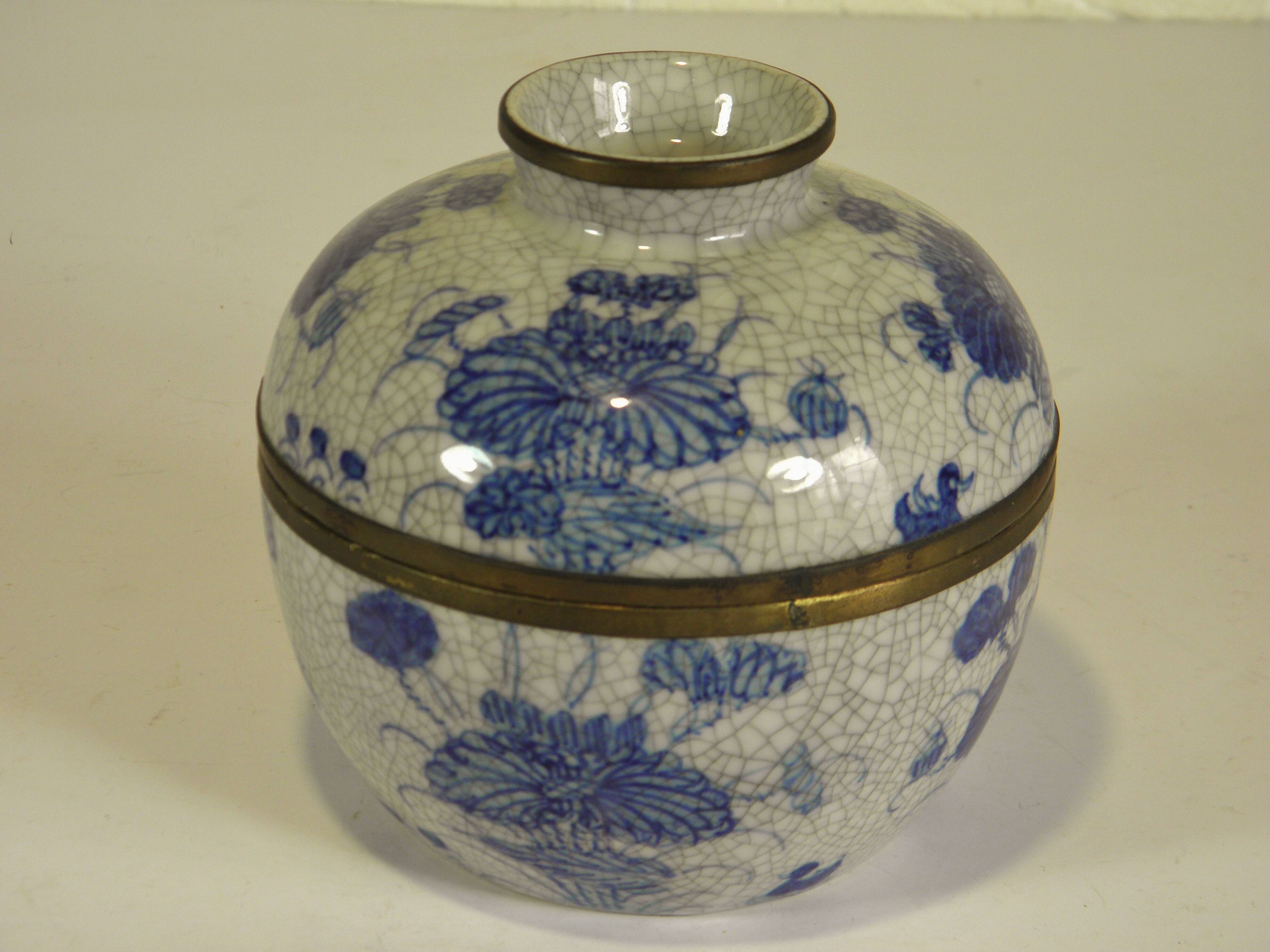Cracked porcelain chinese pot