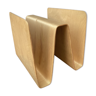 Design magazine holder in thermoformed wood
