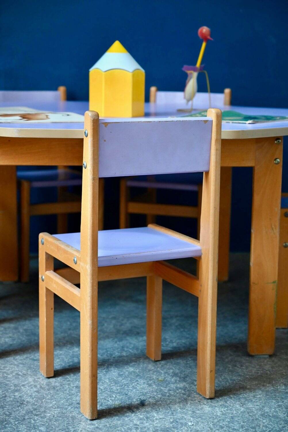Vintage 1970s octagonal children's table in beech and lilac formica, with 5 chairs.