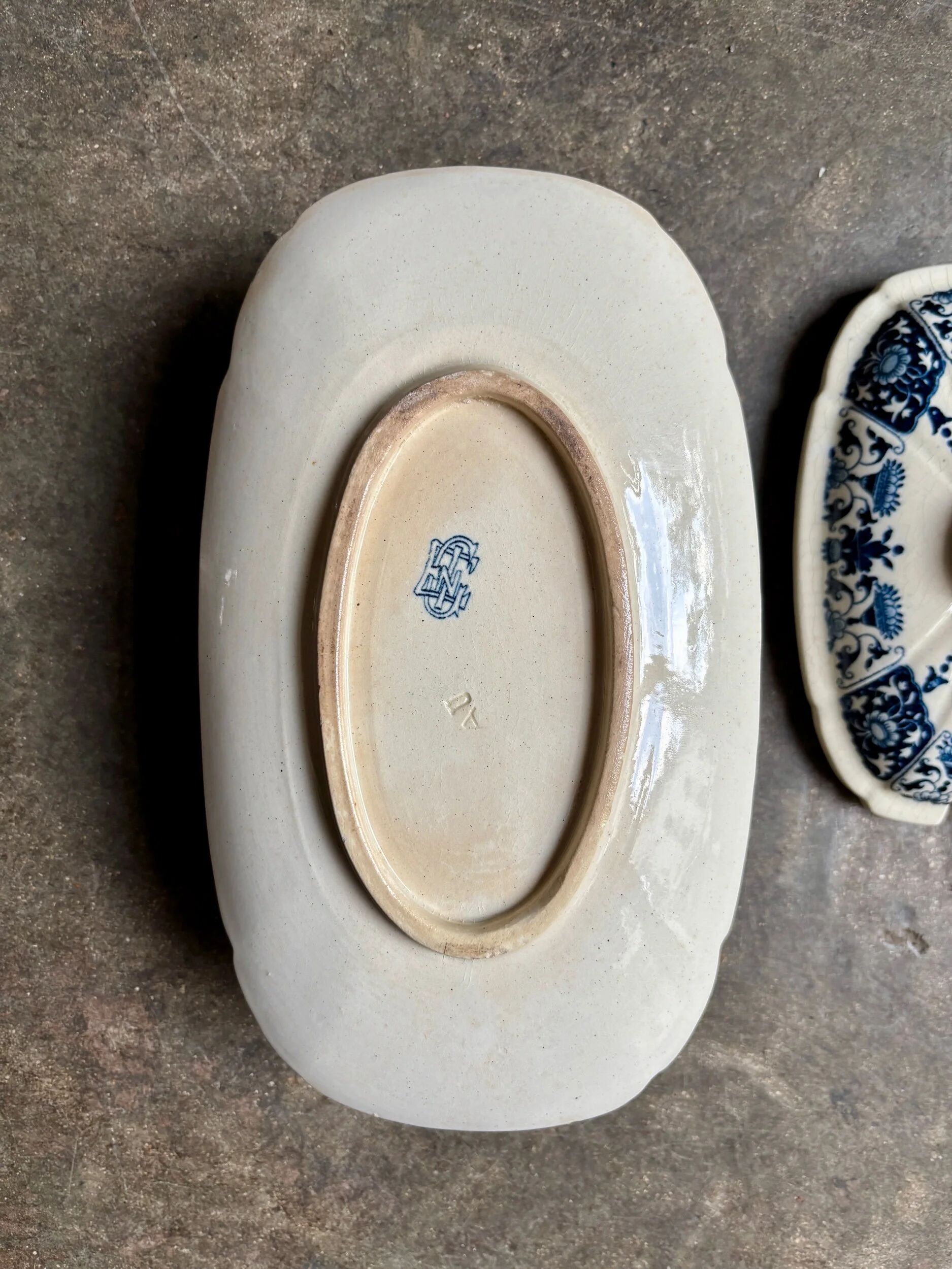 Sauceboat with lid Gien in blue ironstone, "Blue Ibis" service