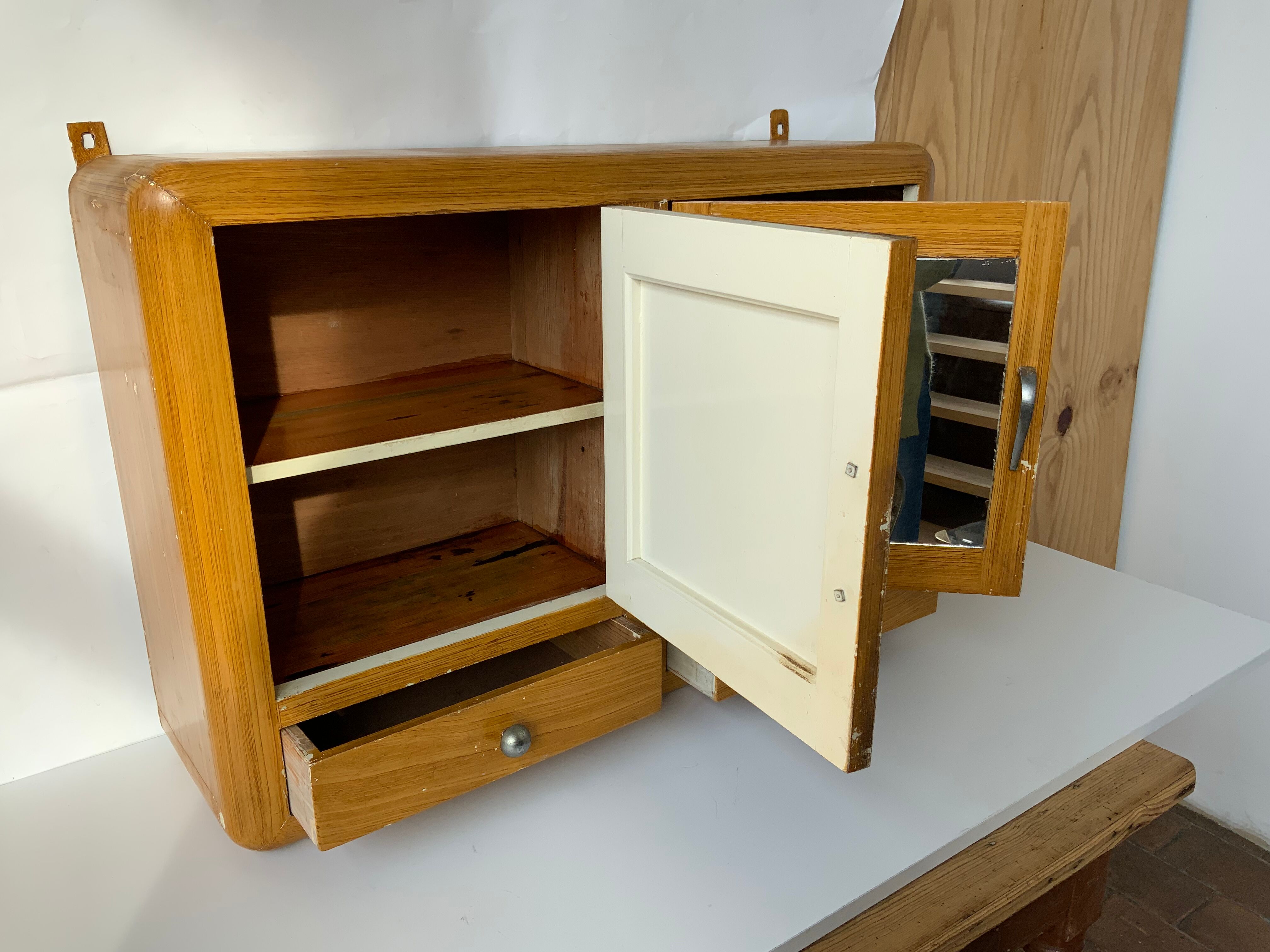 Medicine cabinet 50s