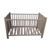 Crib with adjustable height