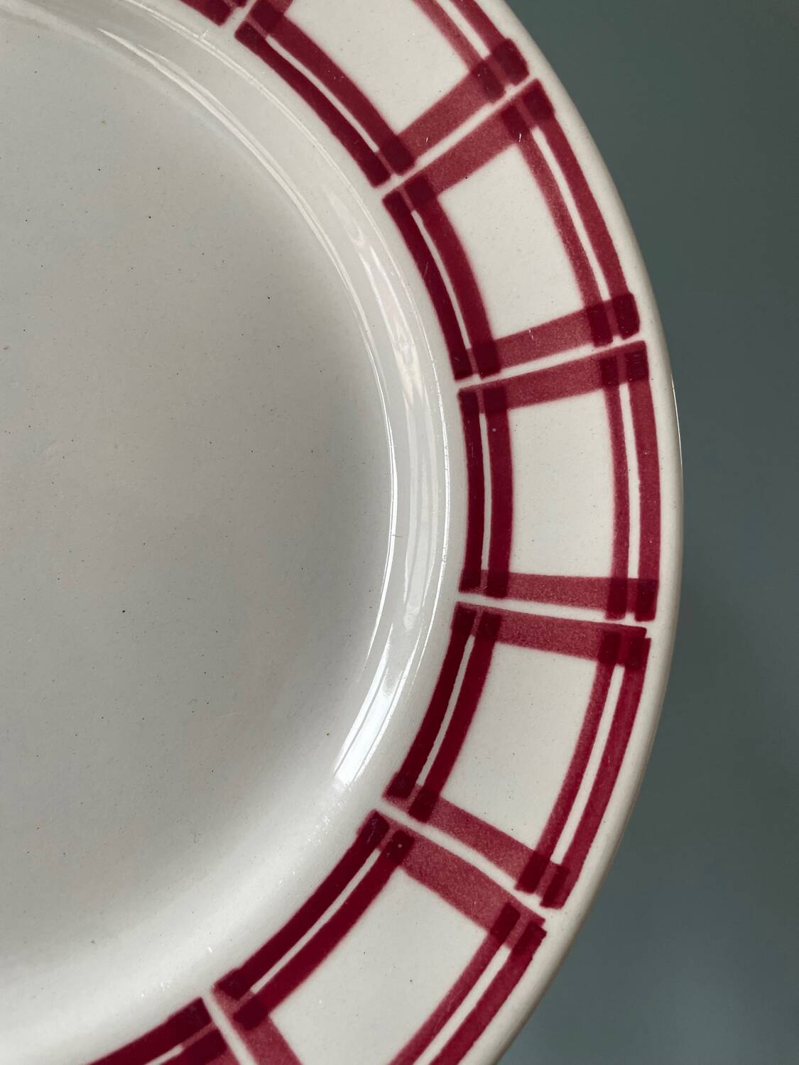 Series of 10 vintage Badonviller earthenware flat plates