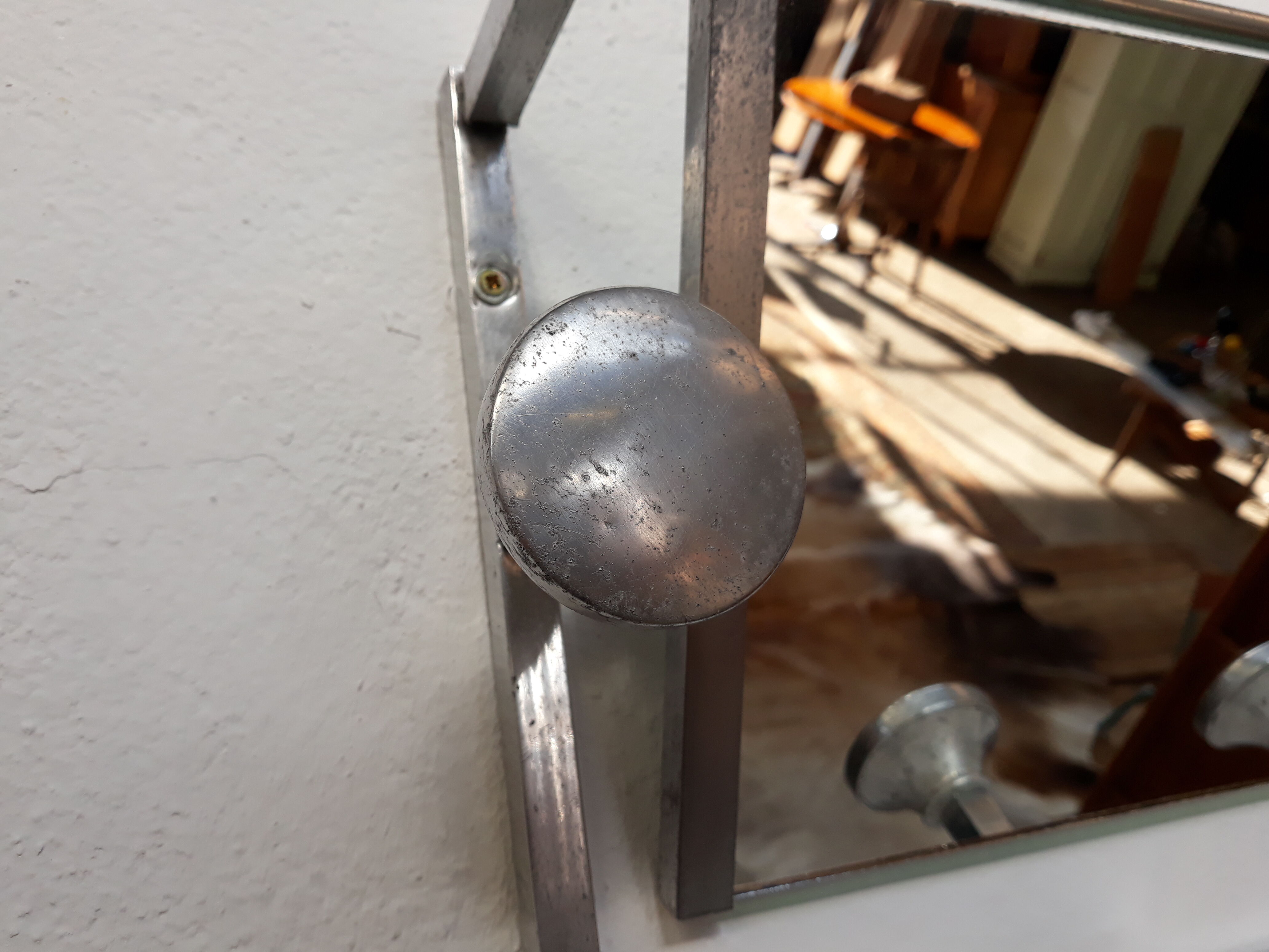 Door with Swivel mirror vintage coats