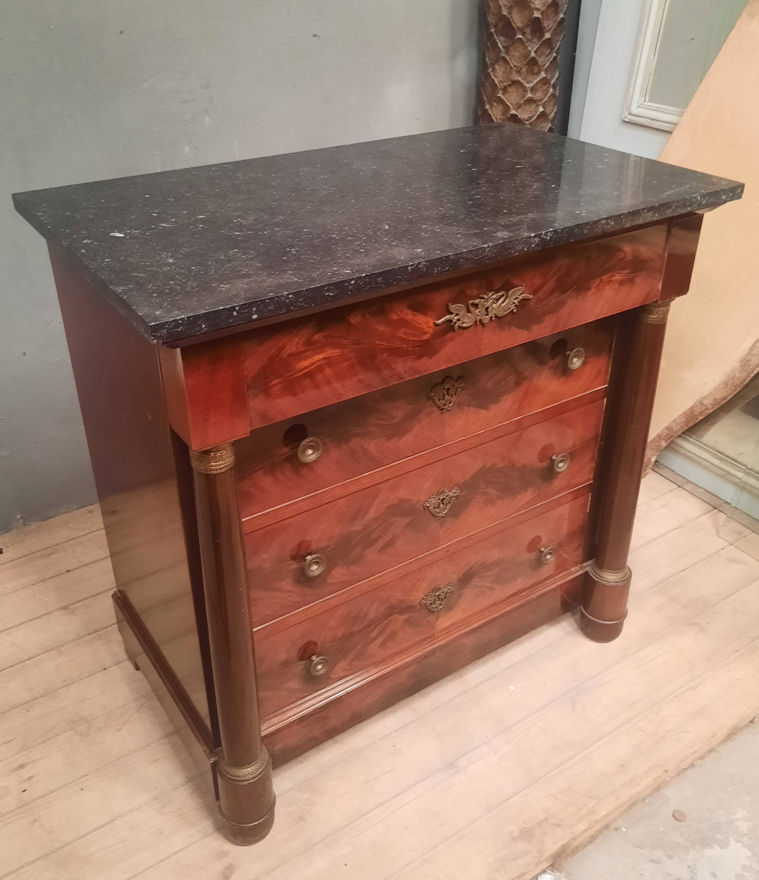 Commode en acajou style empire