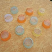 10 anciens ramequins en verre coloré Duralex pour huile calvé