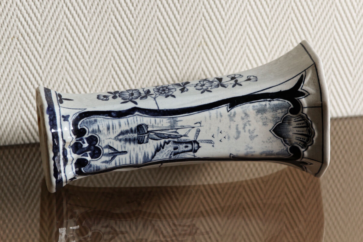 Vase cornet, Delft