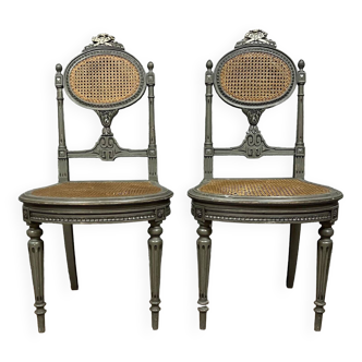 Paire de chaises de theatre style Louis XVI en bois laqué et argenté vers 1850