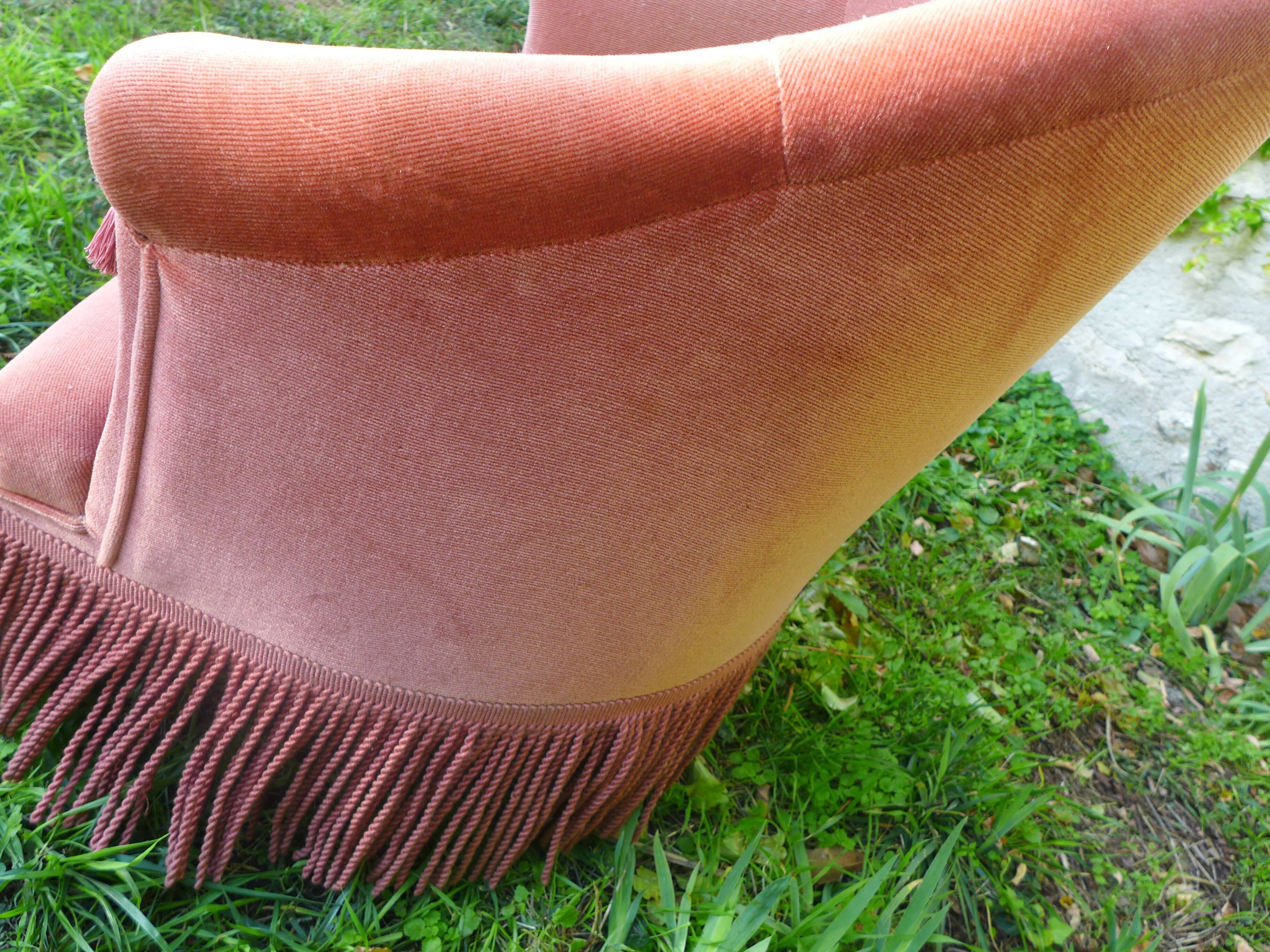 Pink velvet toad chair