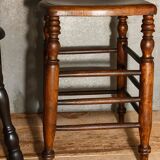 Tabouret en bois massif tourné