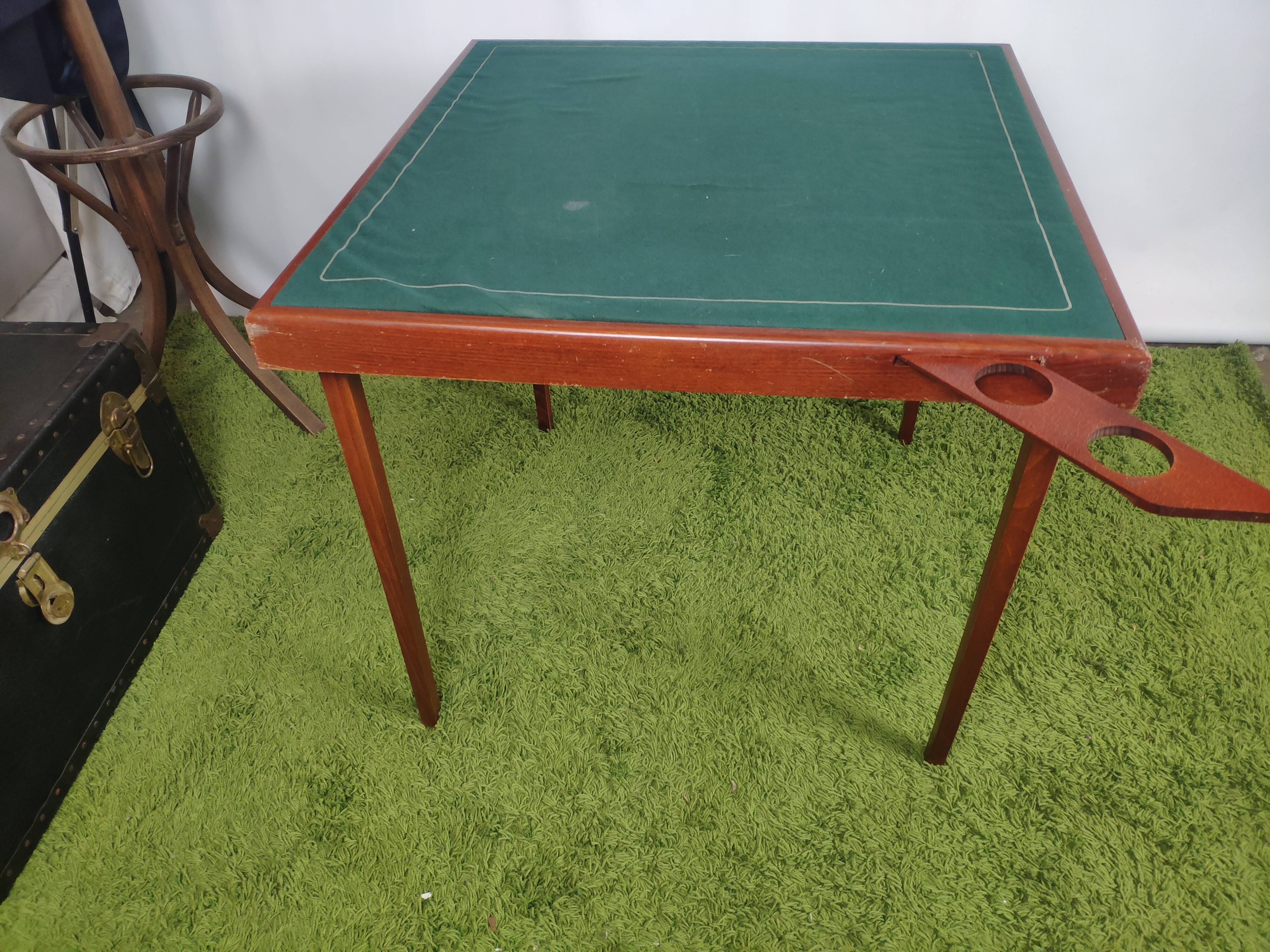 SMIR folding bridge table