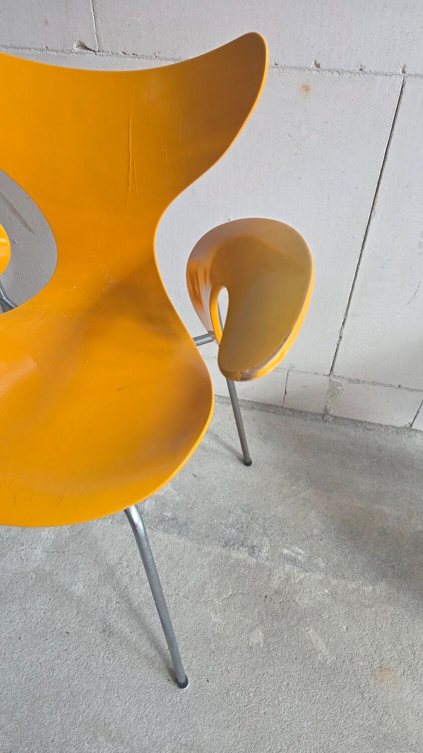 Arne Jacobsen Seaugull by Fritz Hansen