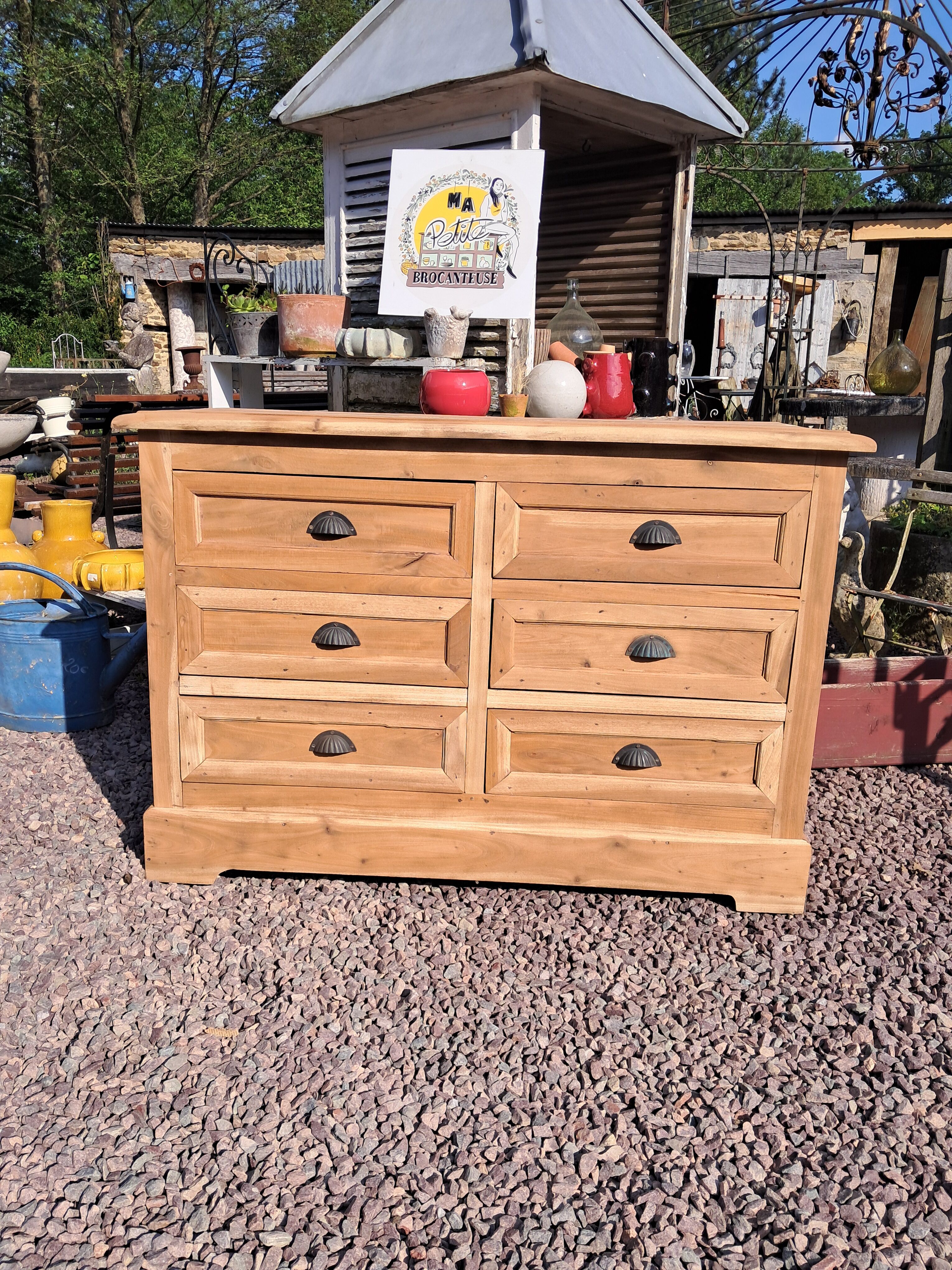 Chest of drawers