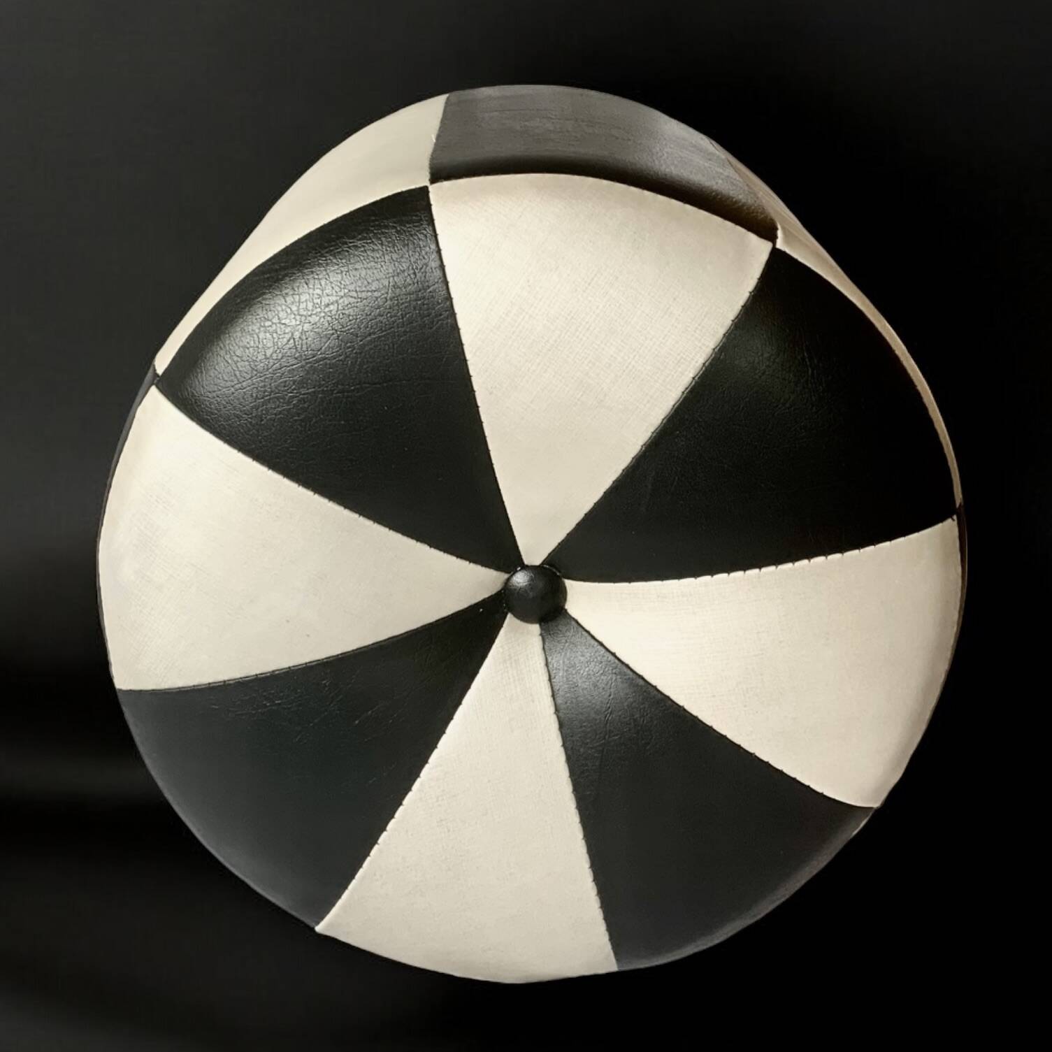 Vintage round pouf in black and white skai