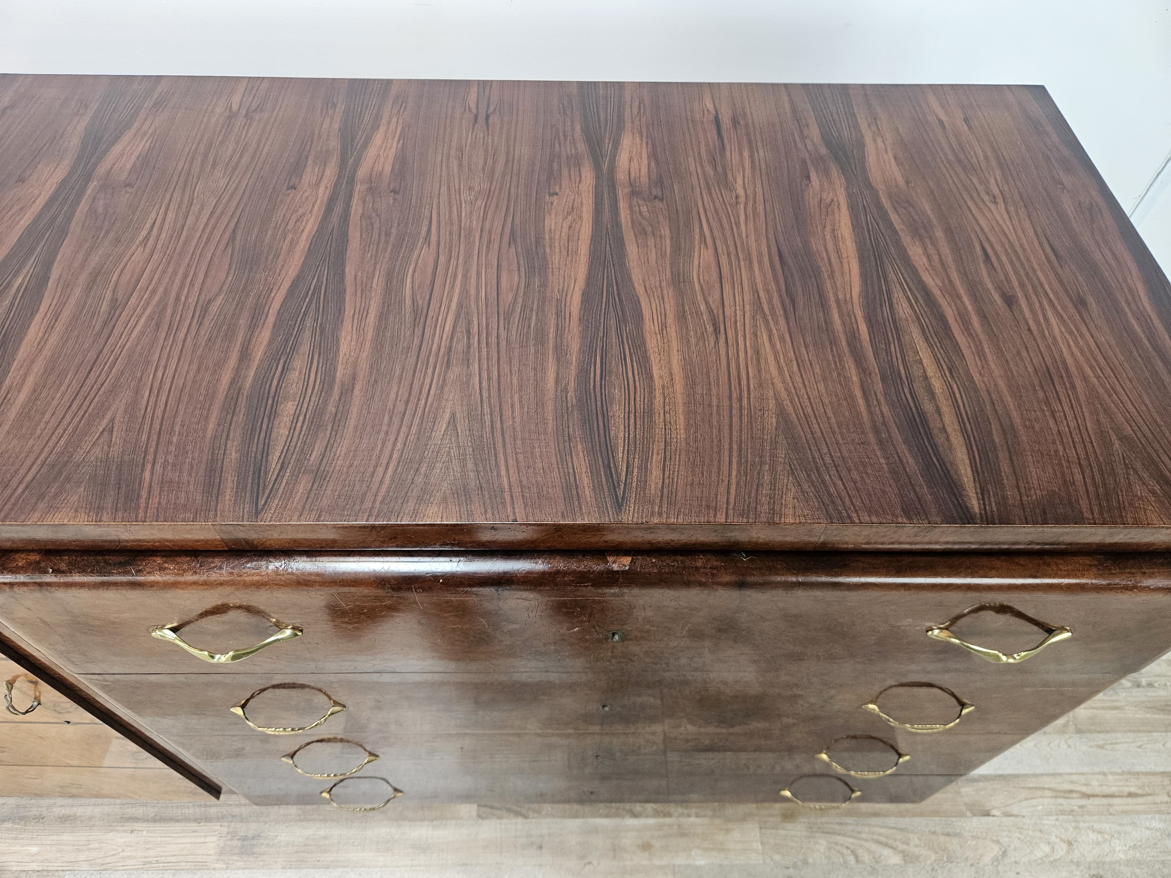 1940s Art Decò sideboard in walnut and blond walnut
