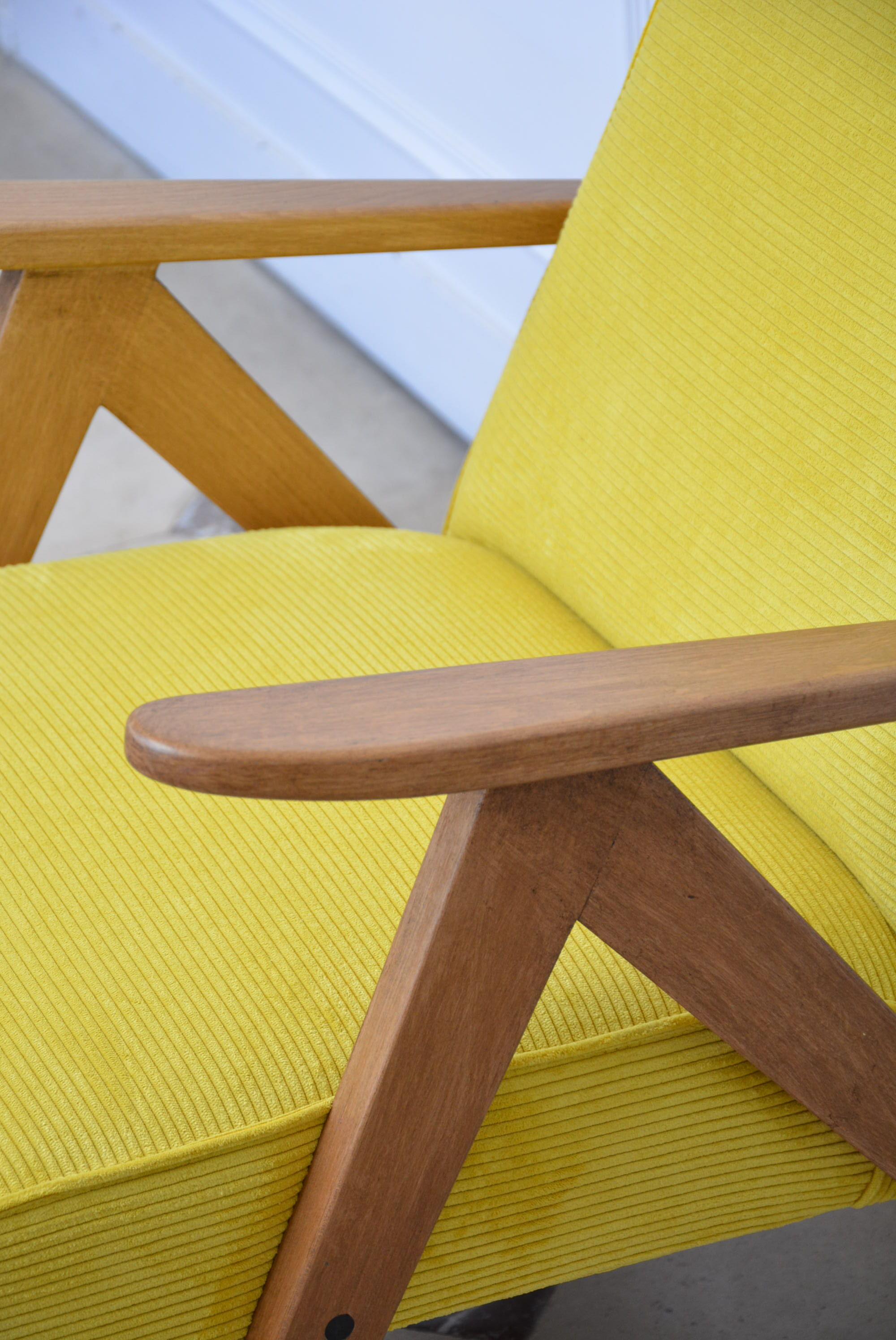 Kompas armchair yellow ribbed velvet