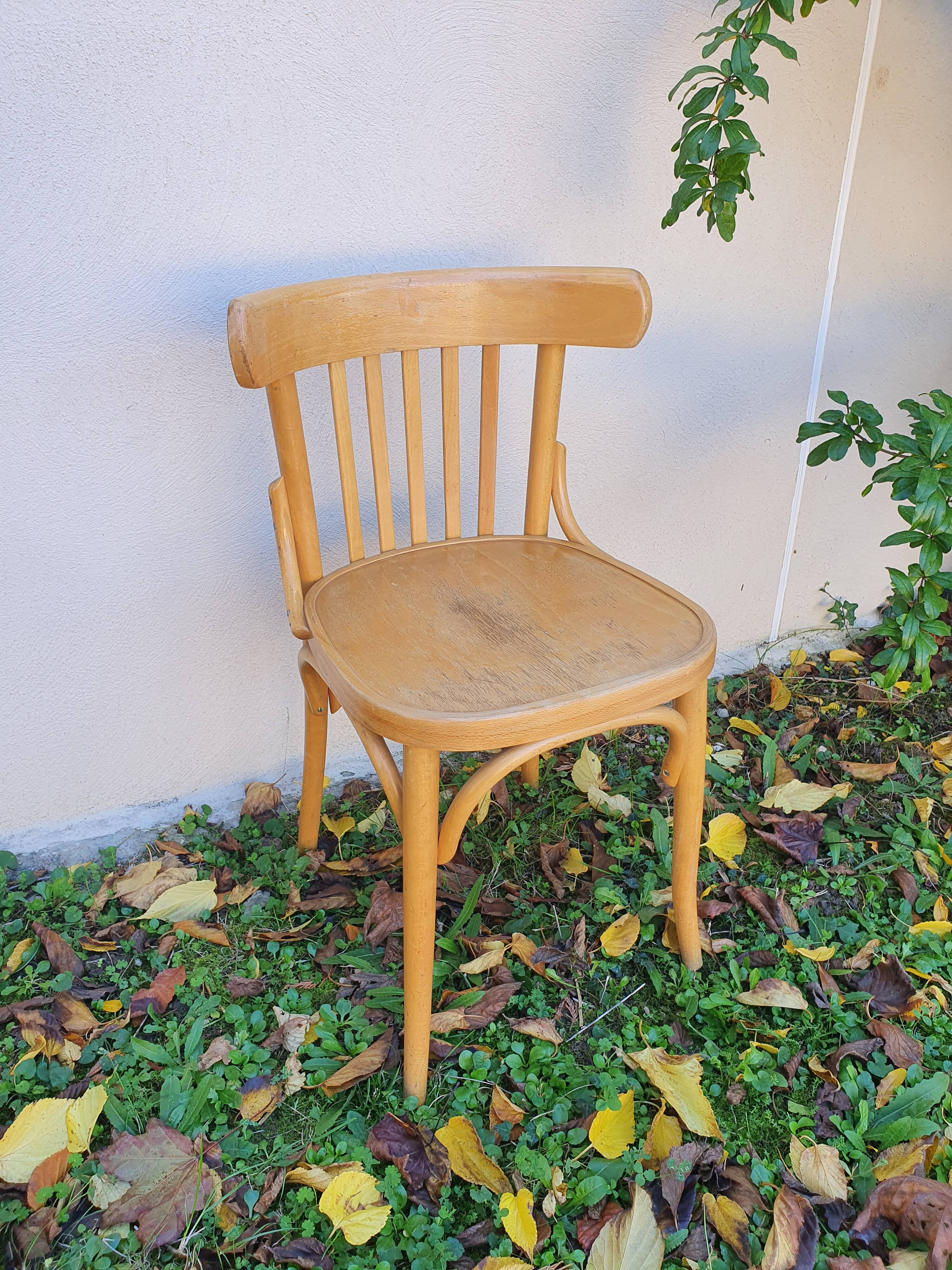 Fauteuil de bistrot pouvant servir de chaise de bureau