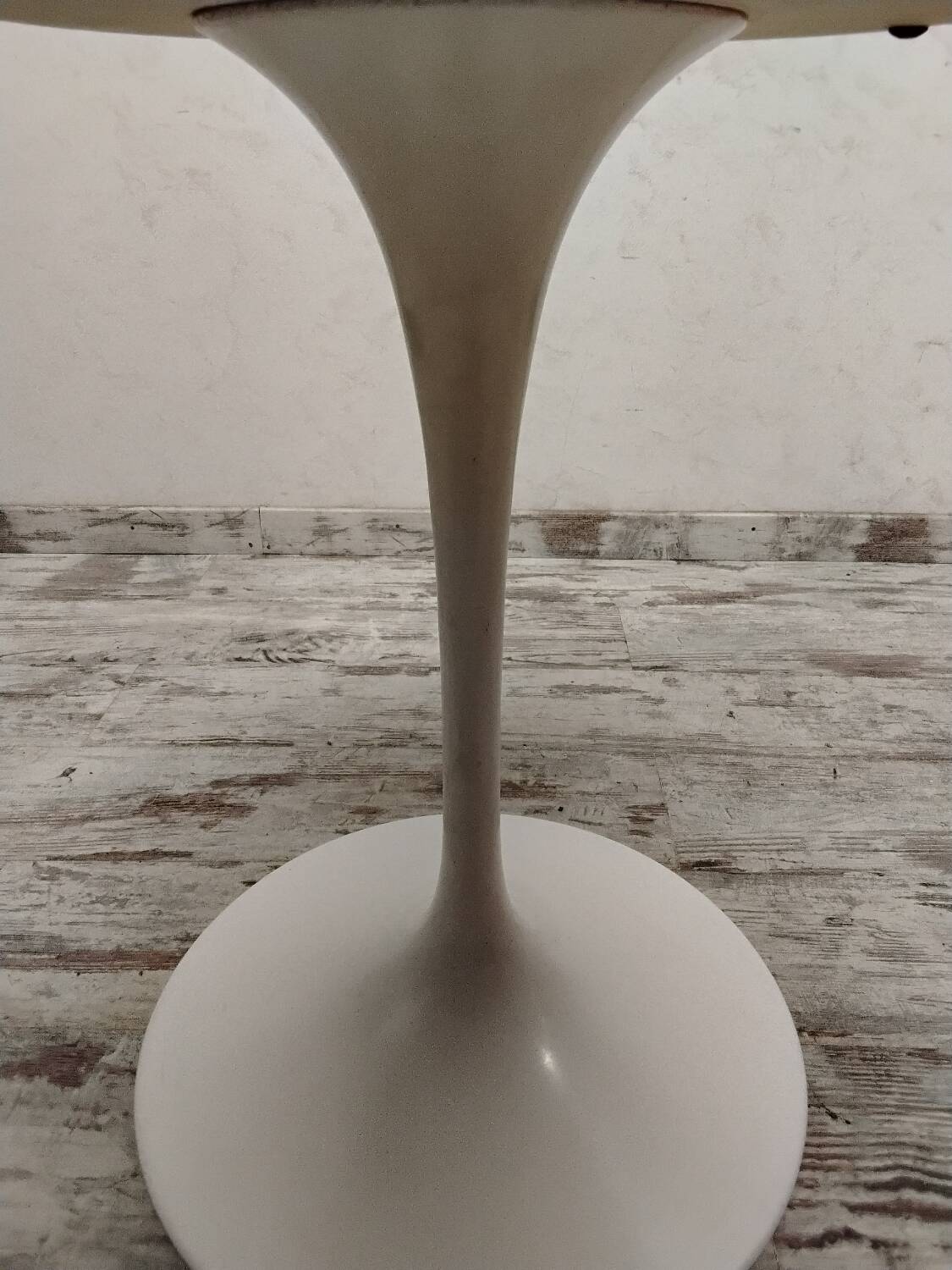 Knoll marble tulip table