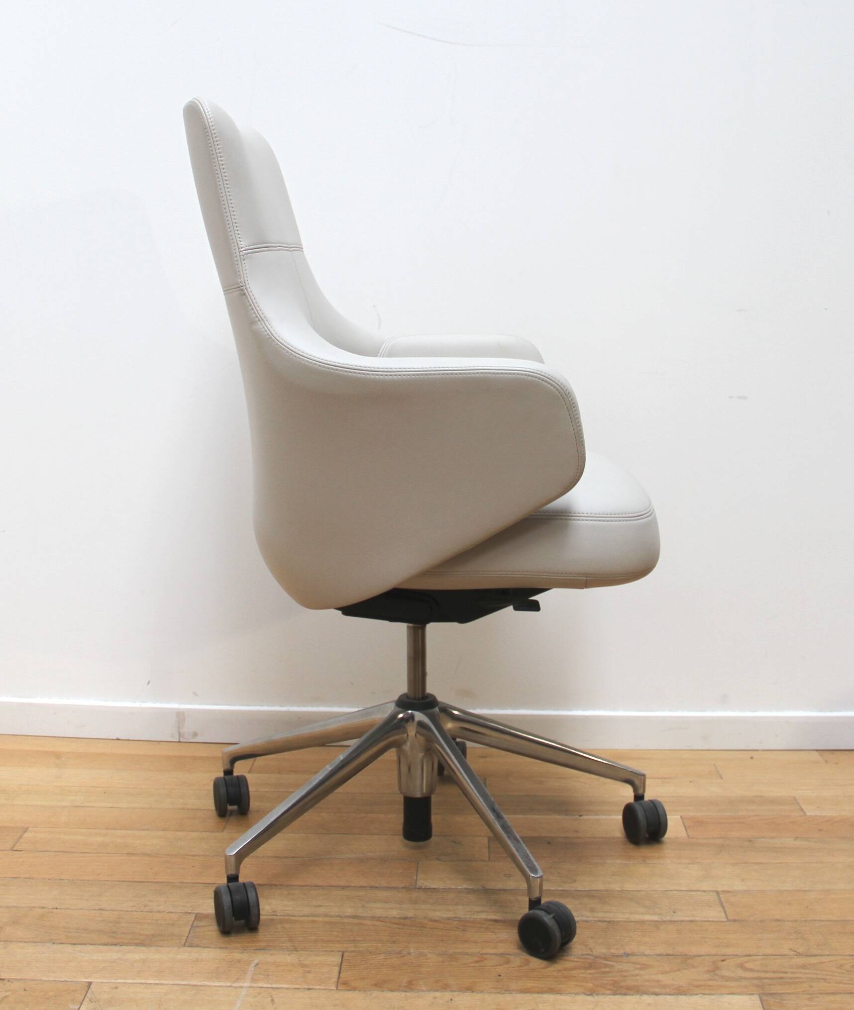 Lowback office chair, Vitra