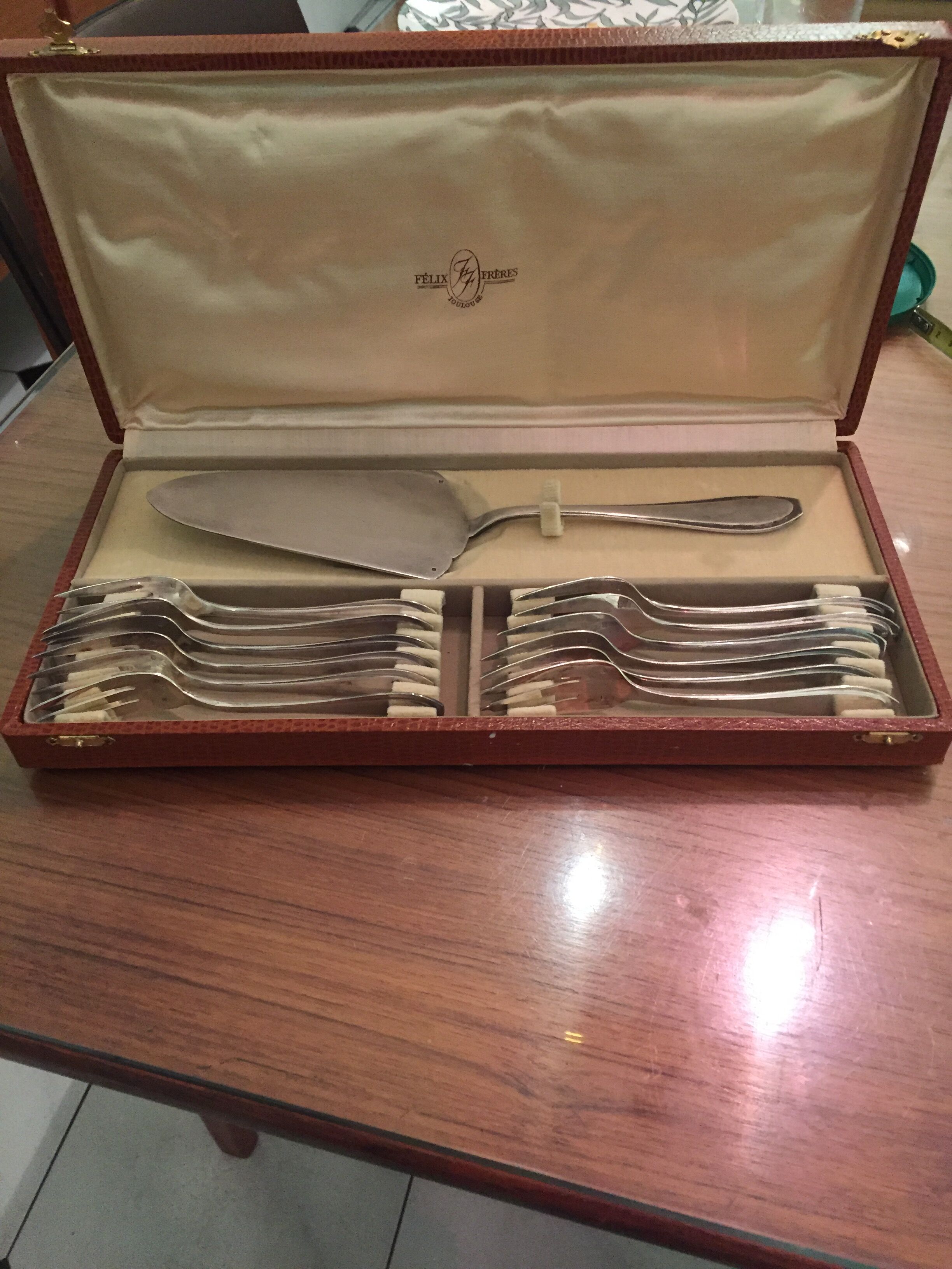 Silver metal cutlery