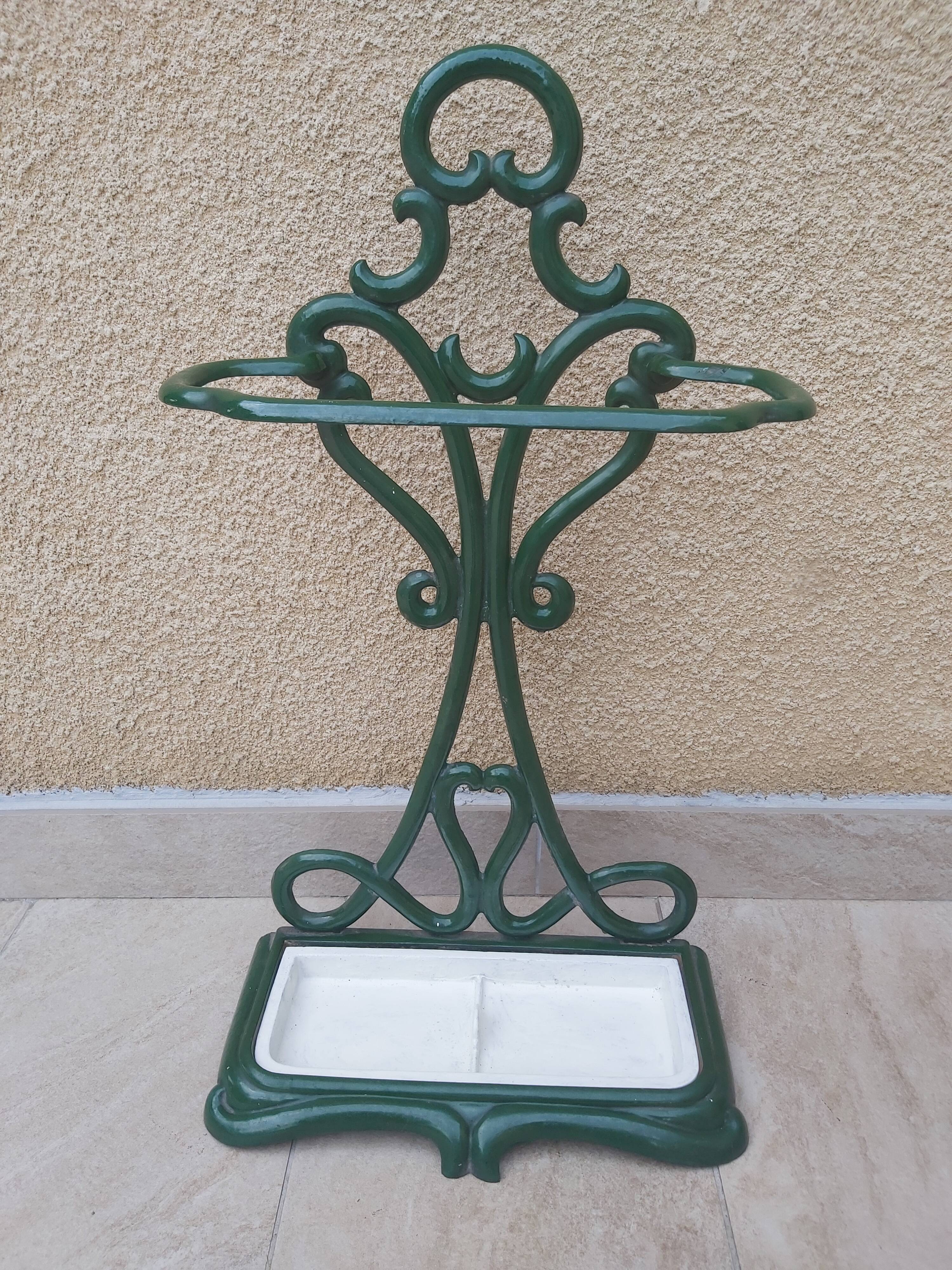 Cast iron umbrella holder