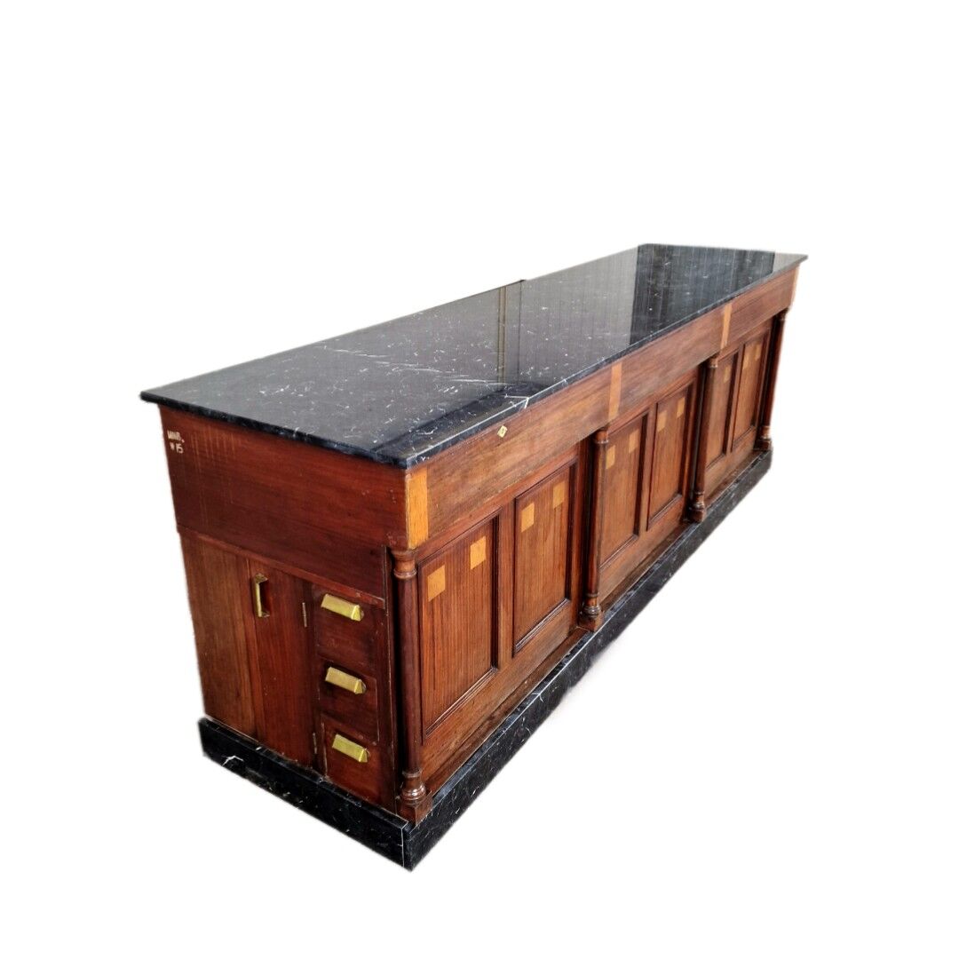 Grand comptoir de pharmacie Art Déco en acajou et marbre, 1909