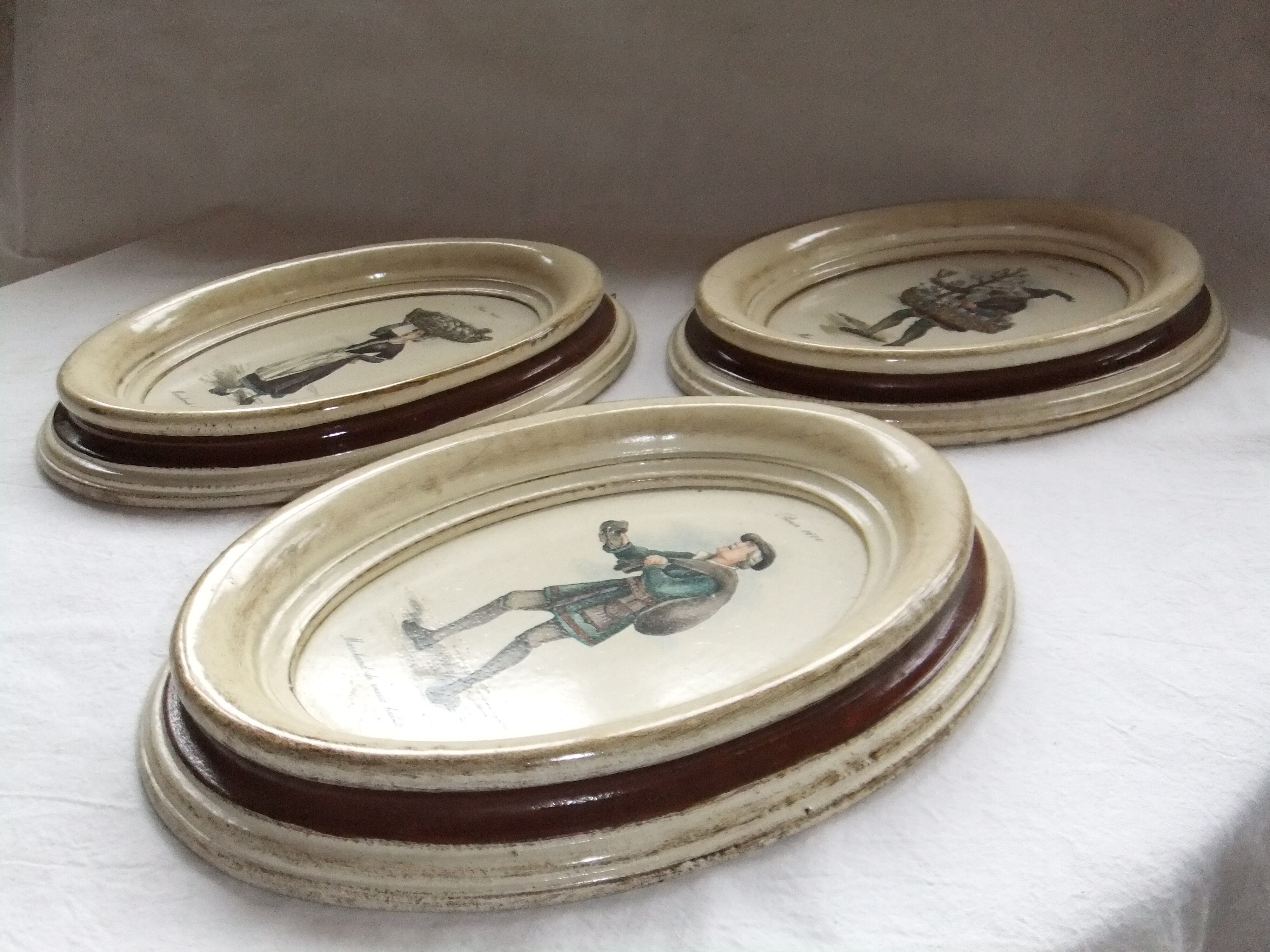 Table frame medallion old trades vintage decoration